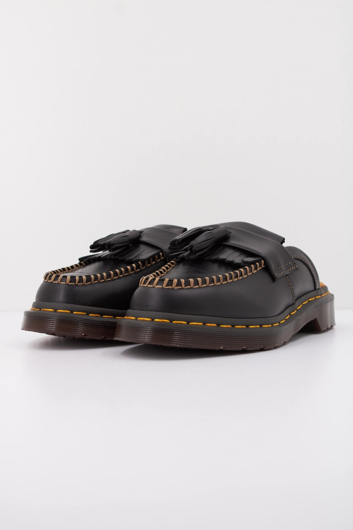 DR. MARTENS ADRIAN MULE en color NEGRO (2)