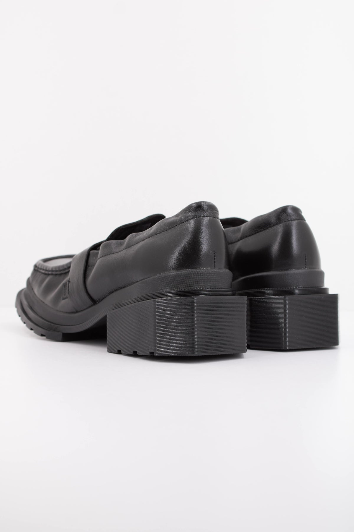 DR. MARTENS MAYBOLE LOAFER en color NEGRO (4)