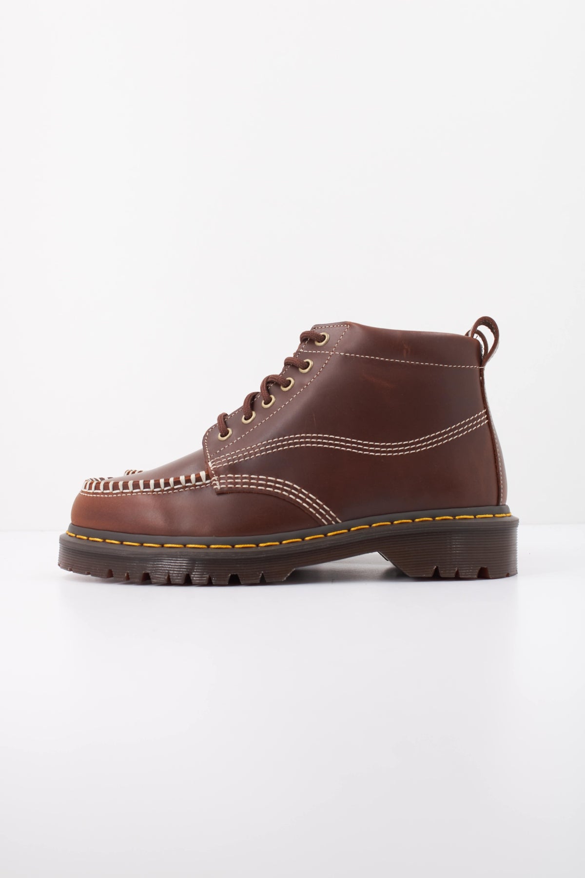 DR. MARTENS LOWELL CHUKKA en color MARRON (1)