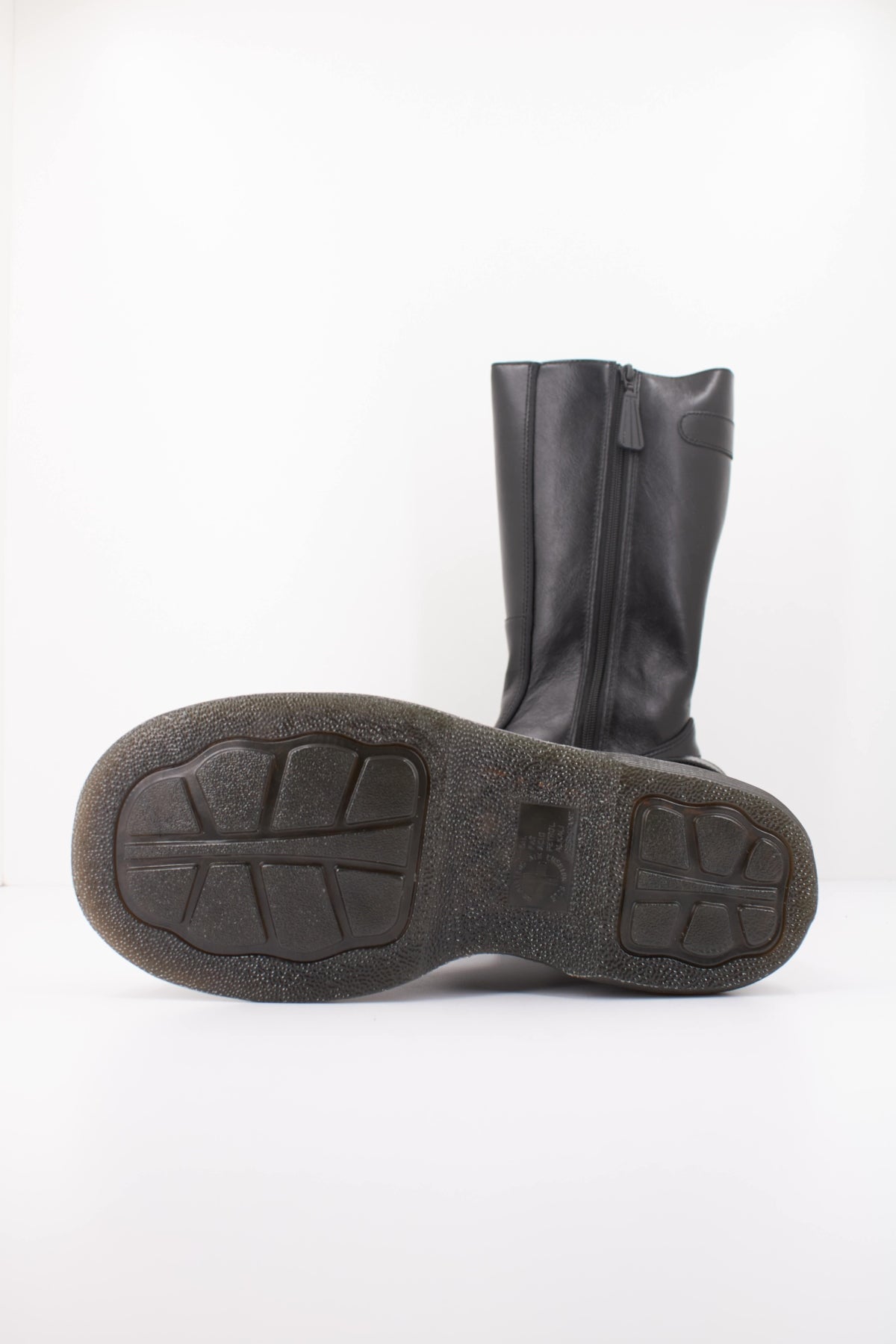 DR. MARTENS 43156001DM en color NEGRO (5)