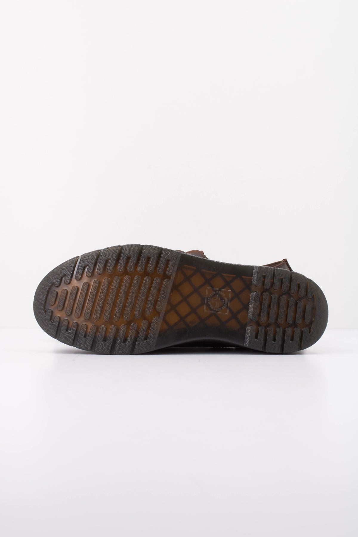 DR. MARTENS BROOKLINE LO 3 EYE SHOE DARK en color MARRON (5)