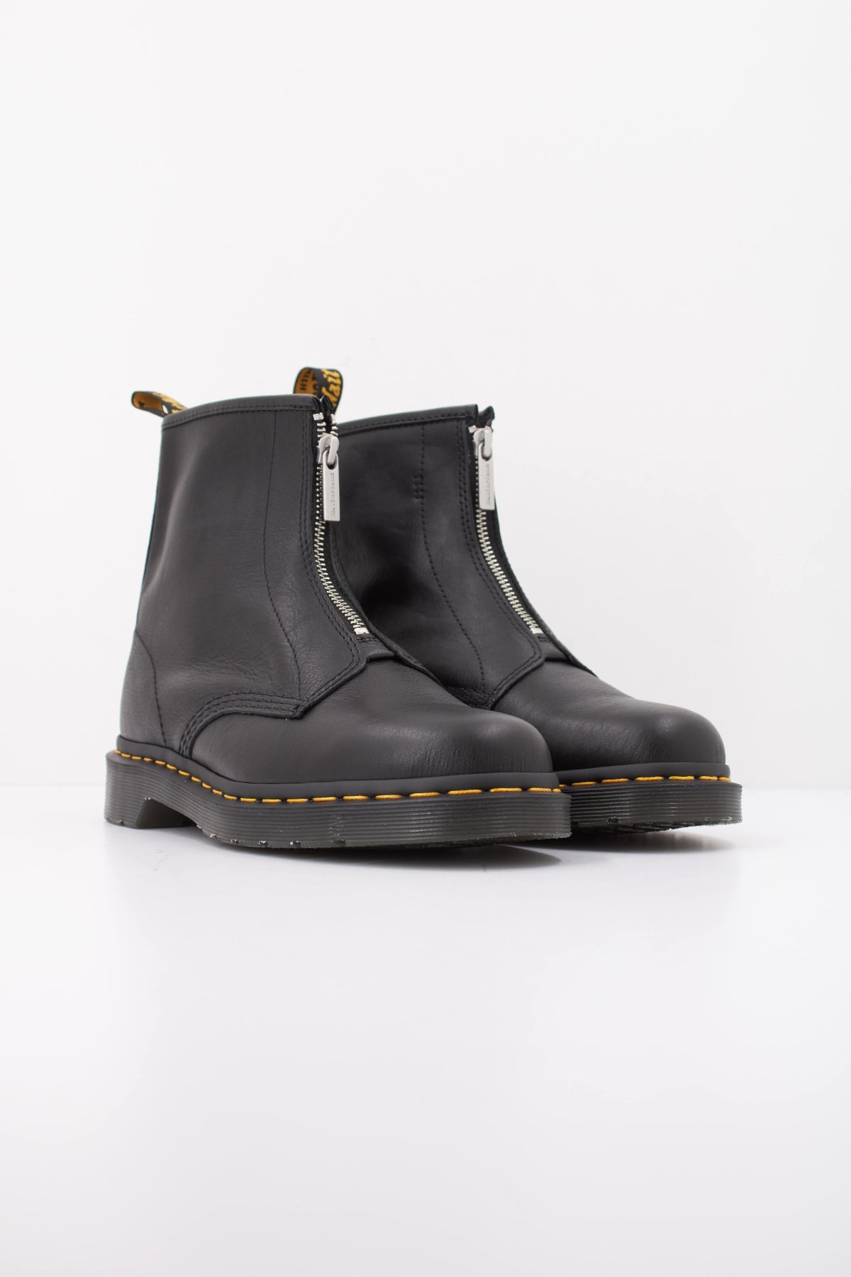 DR. MARTENS 42352001DM en color NEGRO (2)