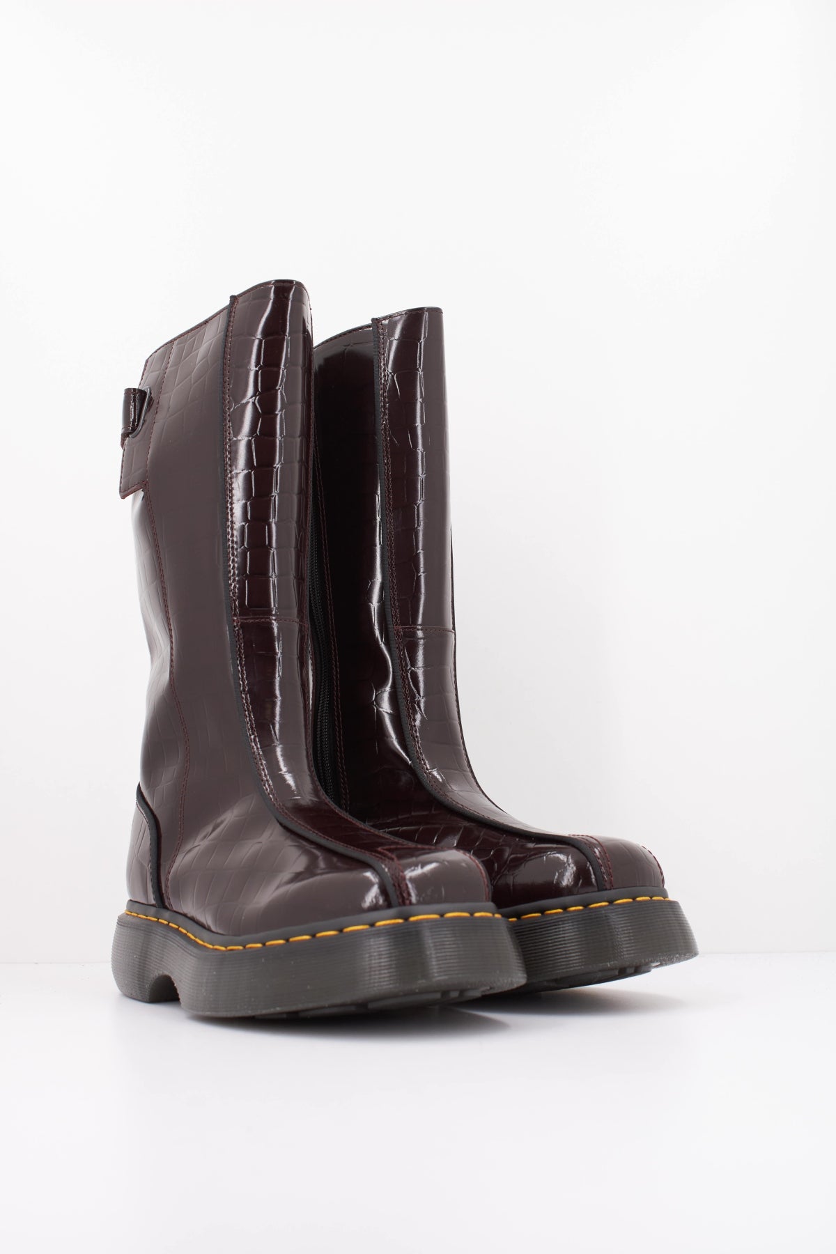 DR. MARTENS BUZZ HI en color BURDEOS (2)