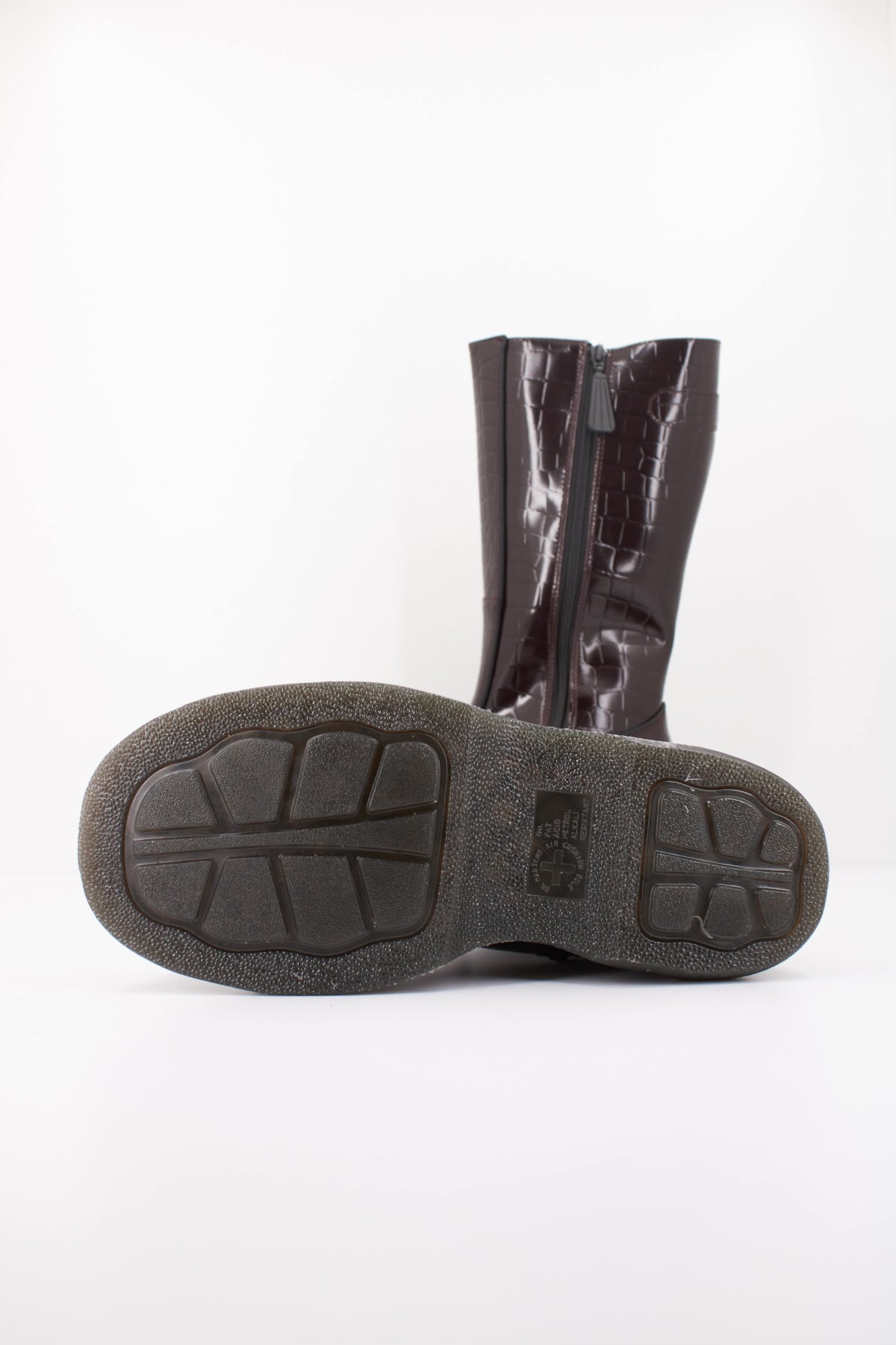 DR. MARTENS BUZZ HI 43172600 en color BURDEOS (5)