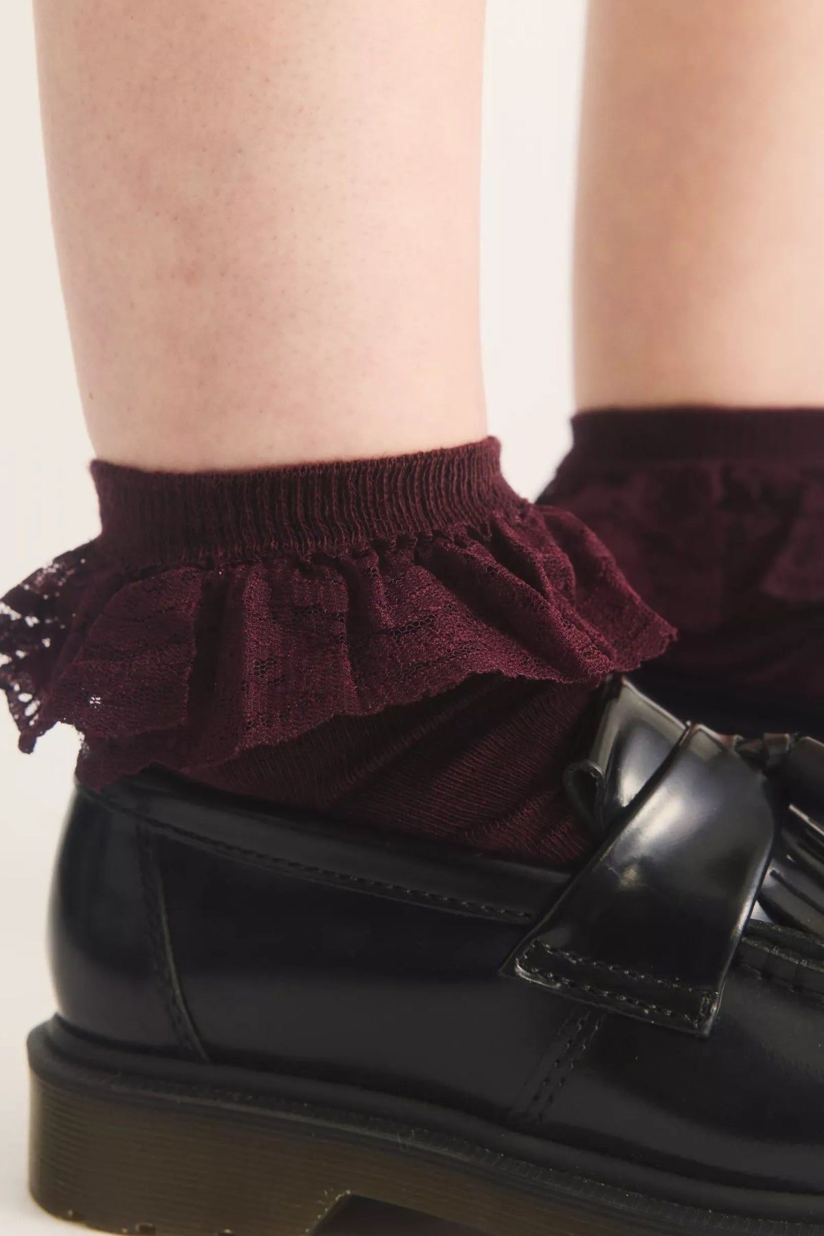 DR. MARTENS FRILL SOCK en color BURDEOS (1)