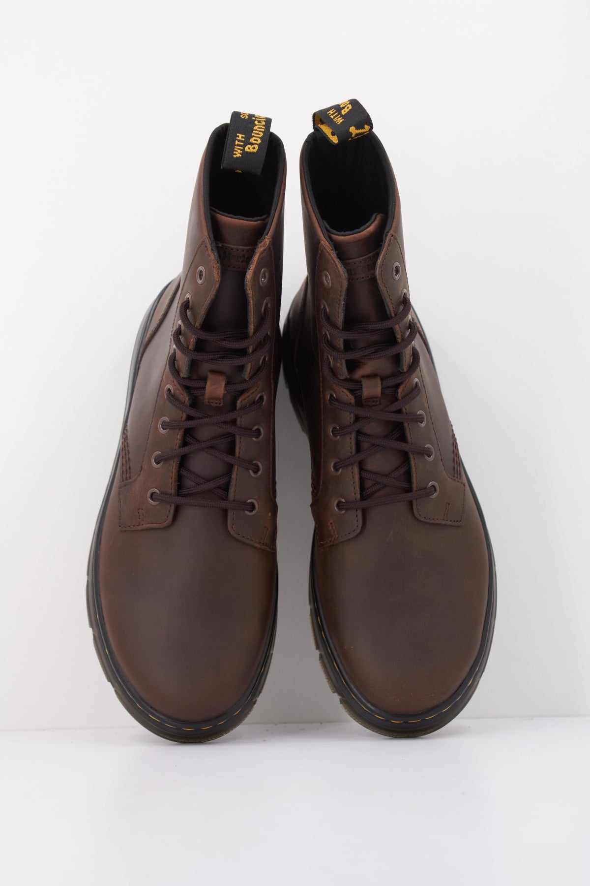 DR. MARTENS COMBS LEATHER en color MARRON (3)