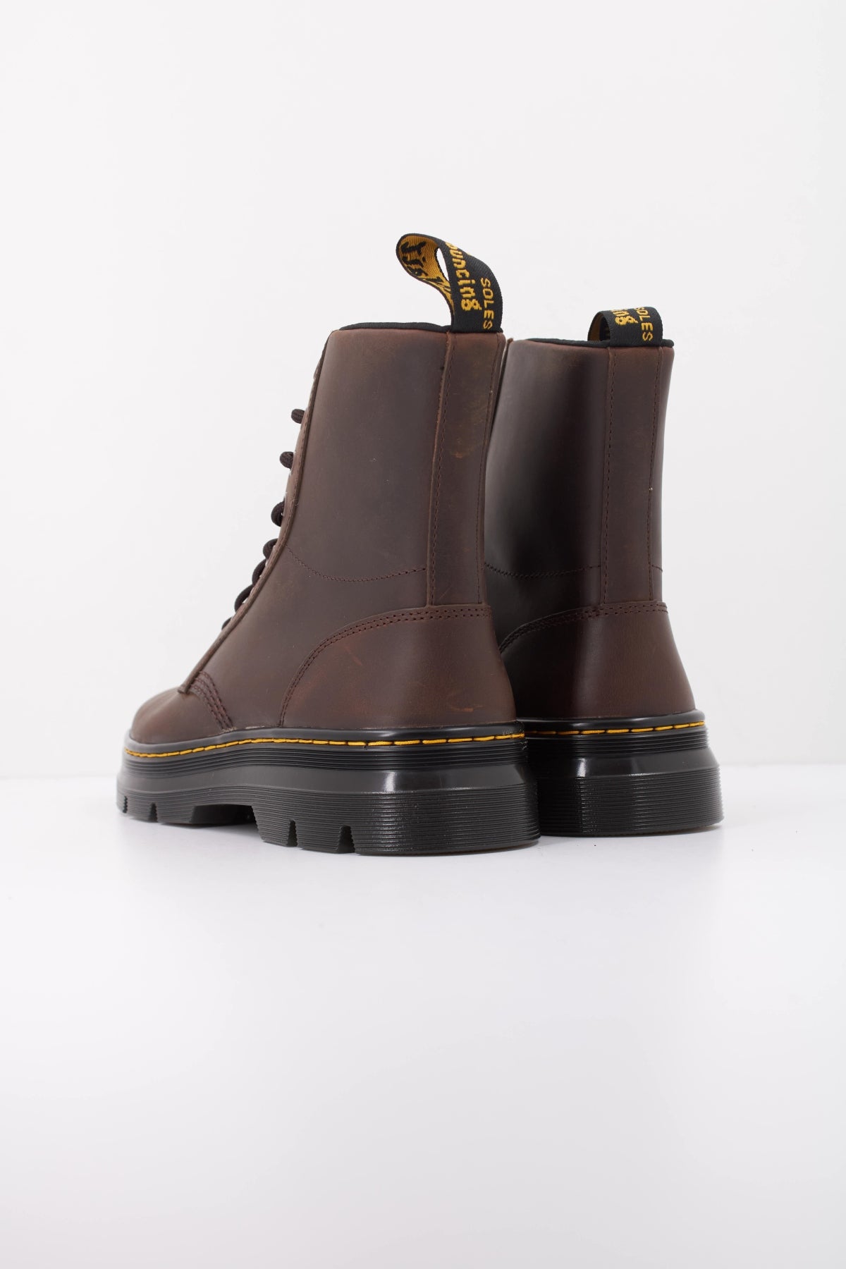 DR. MARTENS COMBS LEATHER en color MARRON (4)
