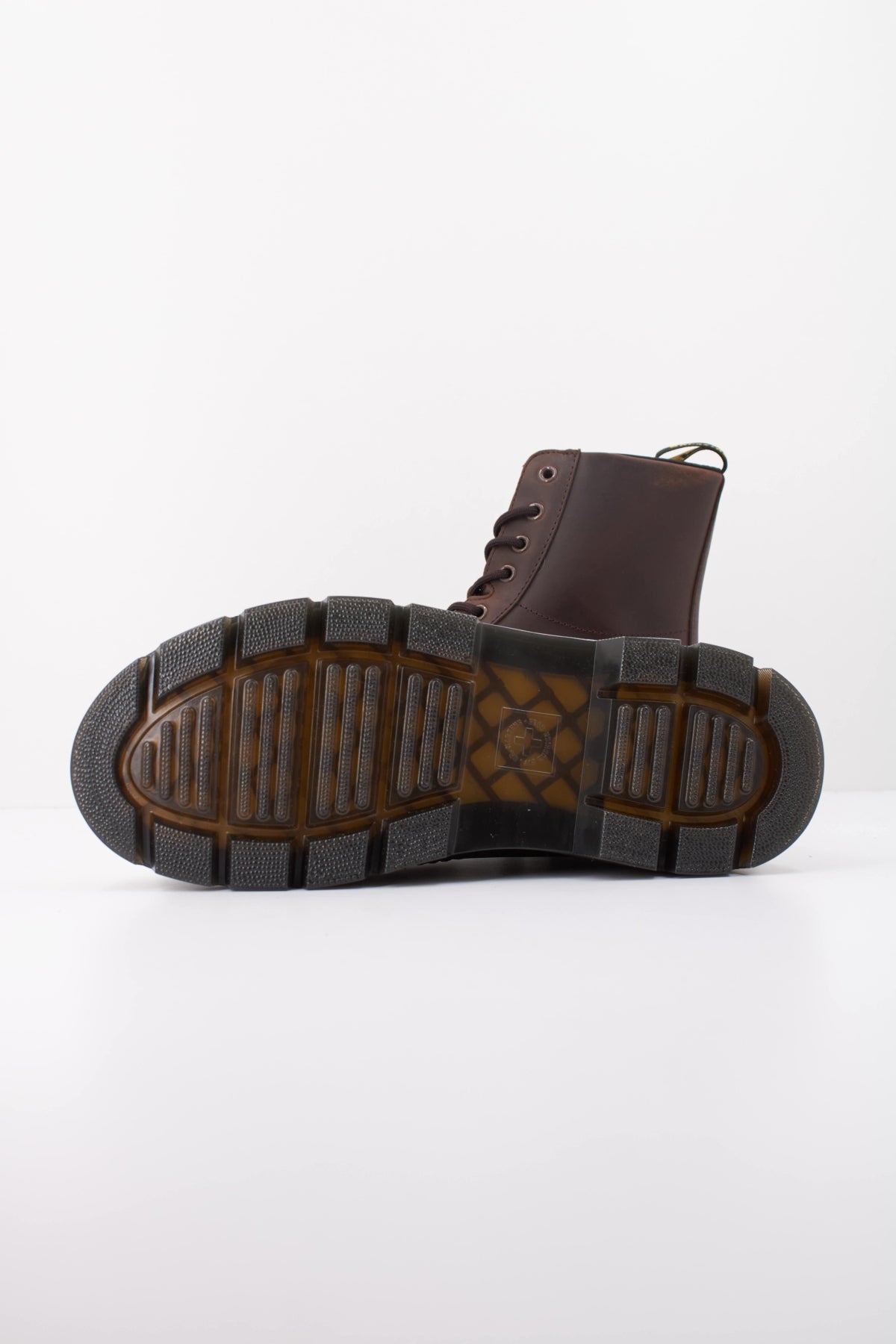 DR. MARTENS COMBS LEATHER en color MARRON (5)