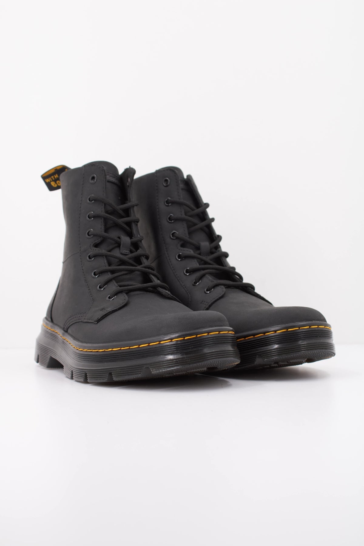 DR. MARTENS COMBS LEATHER en color NEGRO (2)