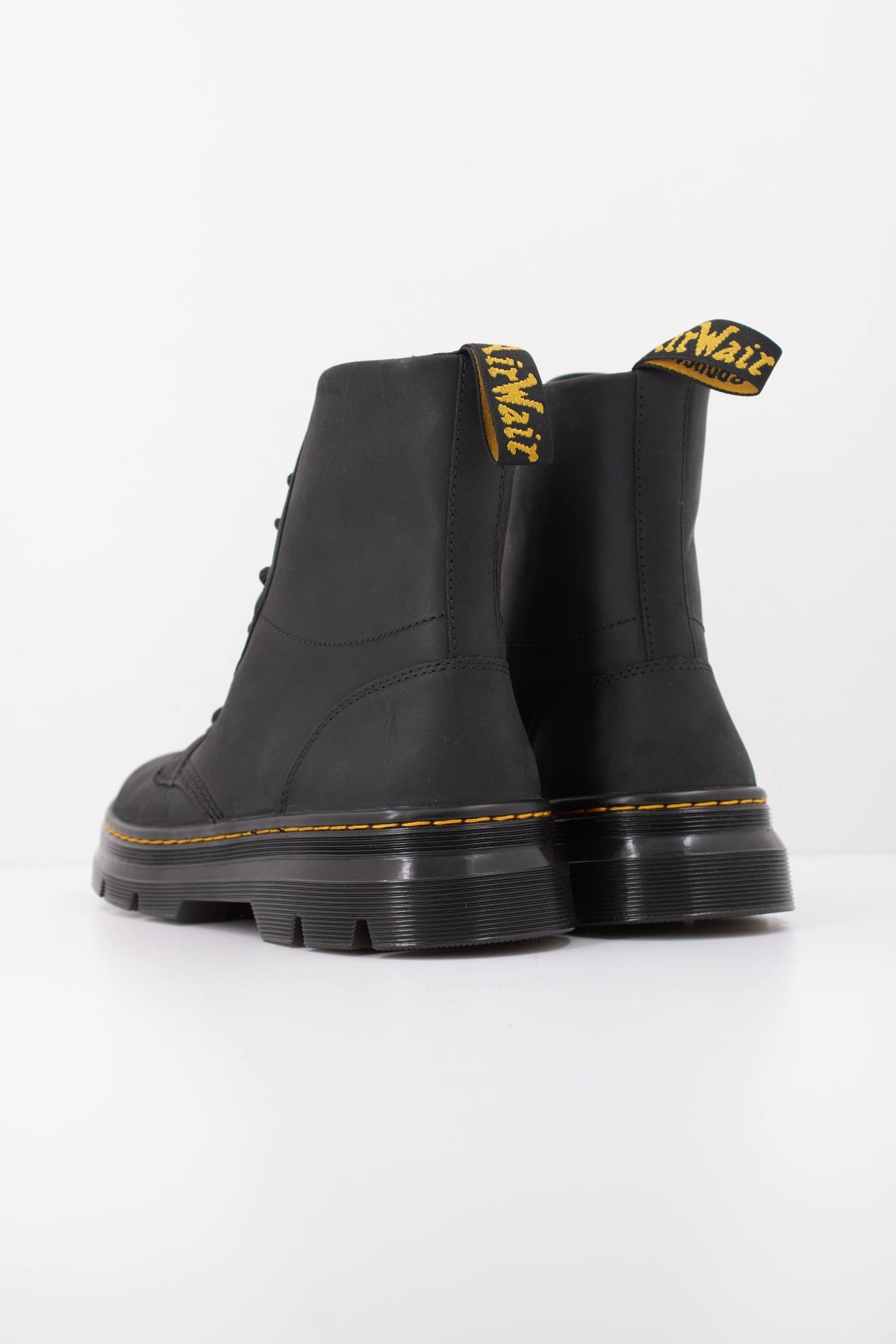 DR. MARTENS COMBS LEATHER en color NEGRO (4)