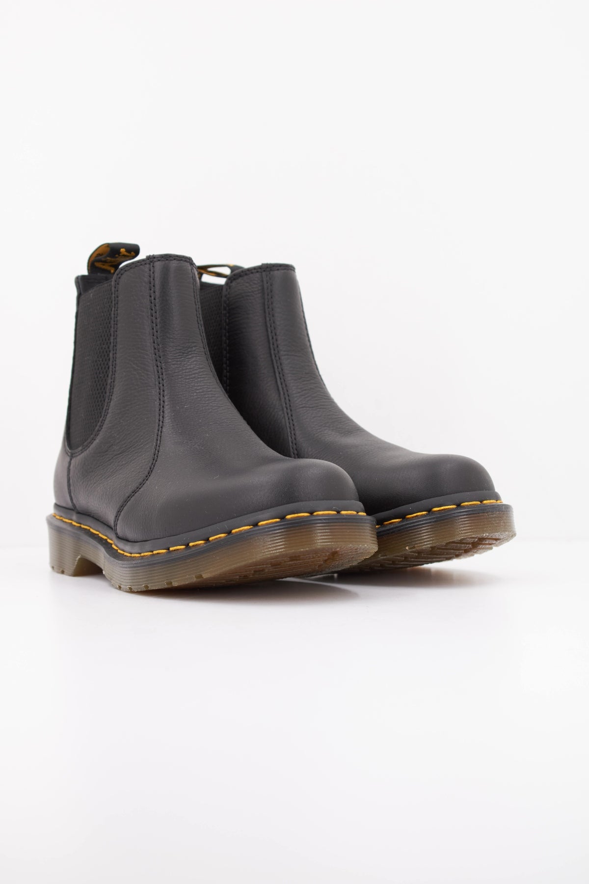 DR. MARTENS 30698001DM en color NEGRO (2)