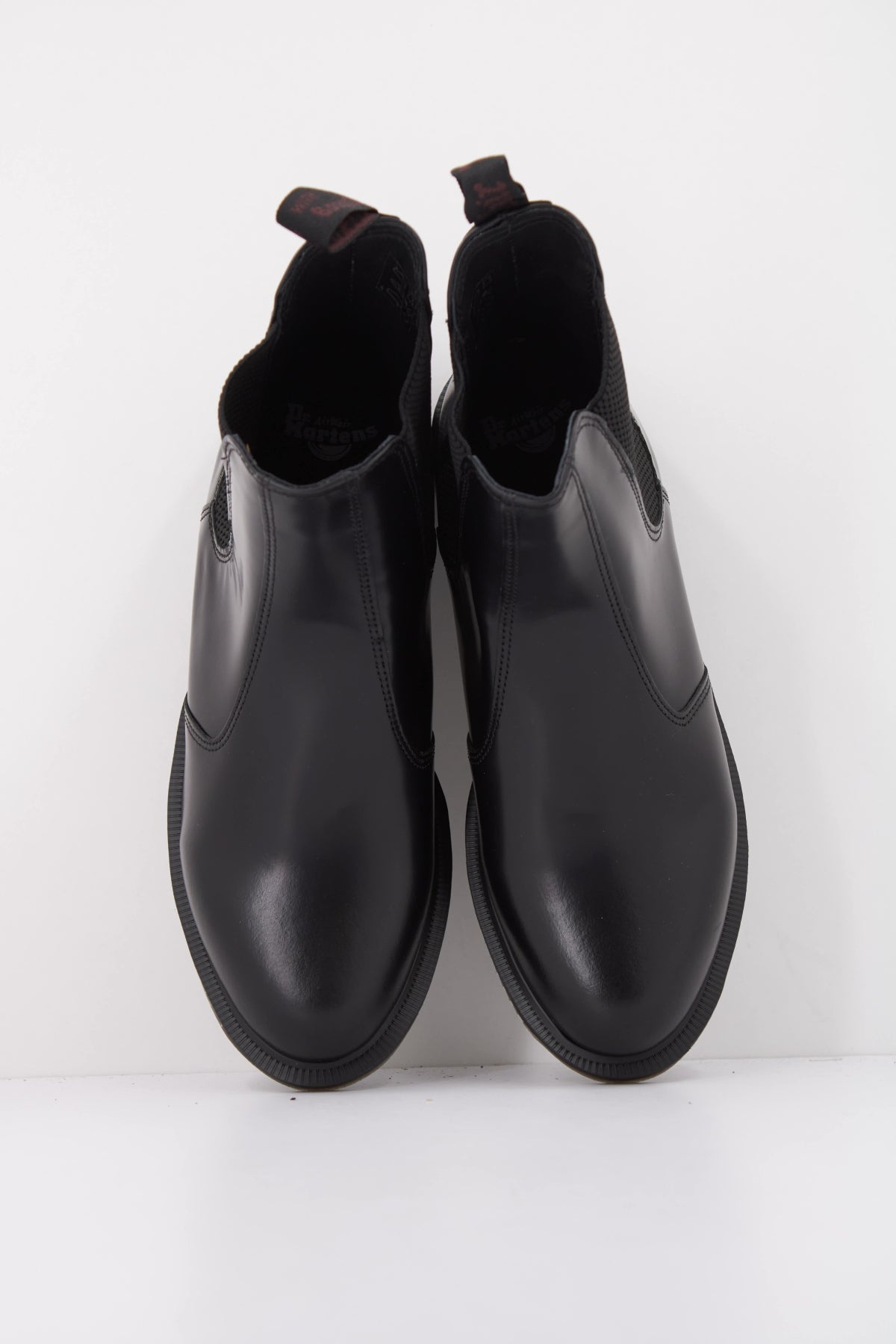 DR. MARTENS FLORA CHELSEA BOOT en color NEGRO (3)