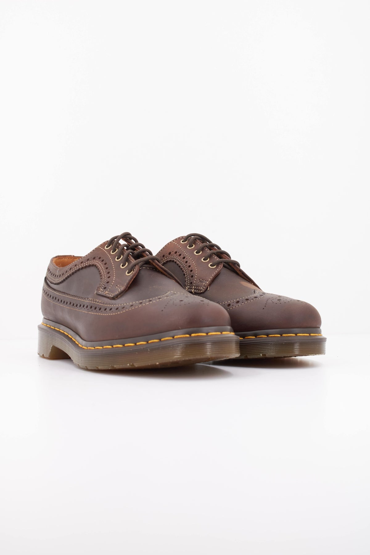 DR. MARTENS 3989 YS BROGUE SHOE en color MARRON (2)