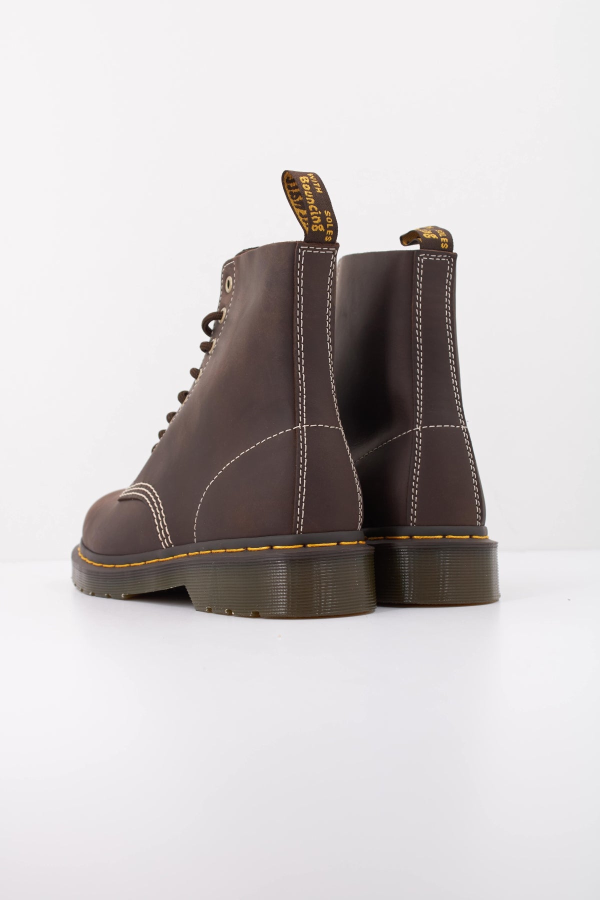 DR. MARTENS 1460 PASCAL 8 EYE BOOT en color MARRON (4)