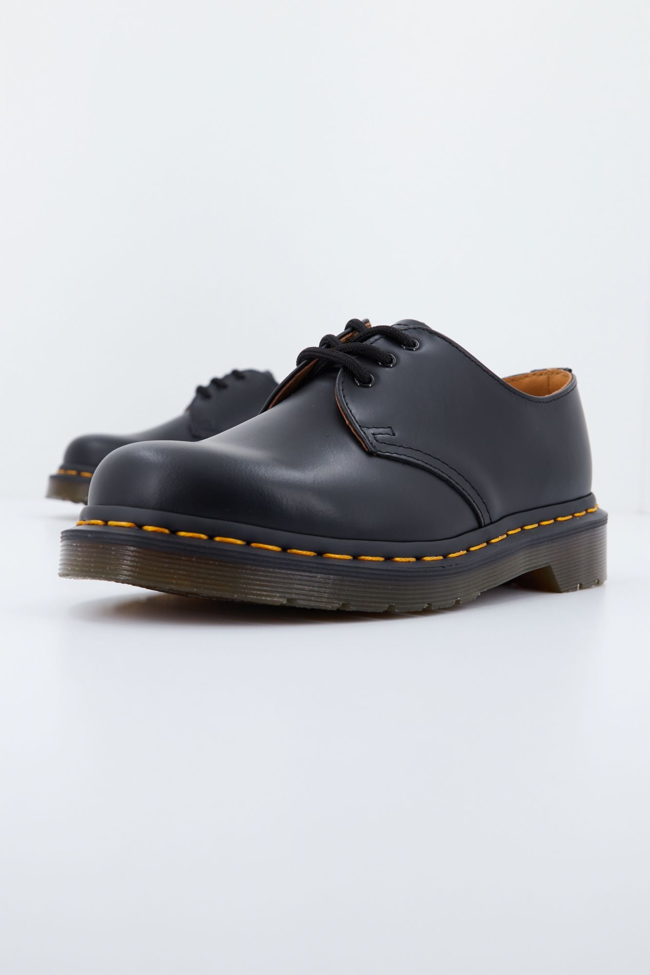 DR. MARTENS ZAPATOS 1461 DE PIEL SMOOTH en color NEGRO (2)