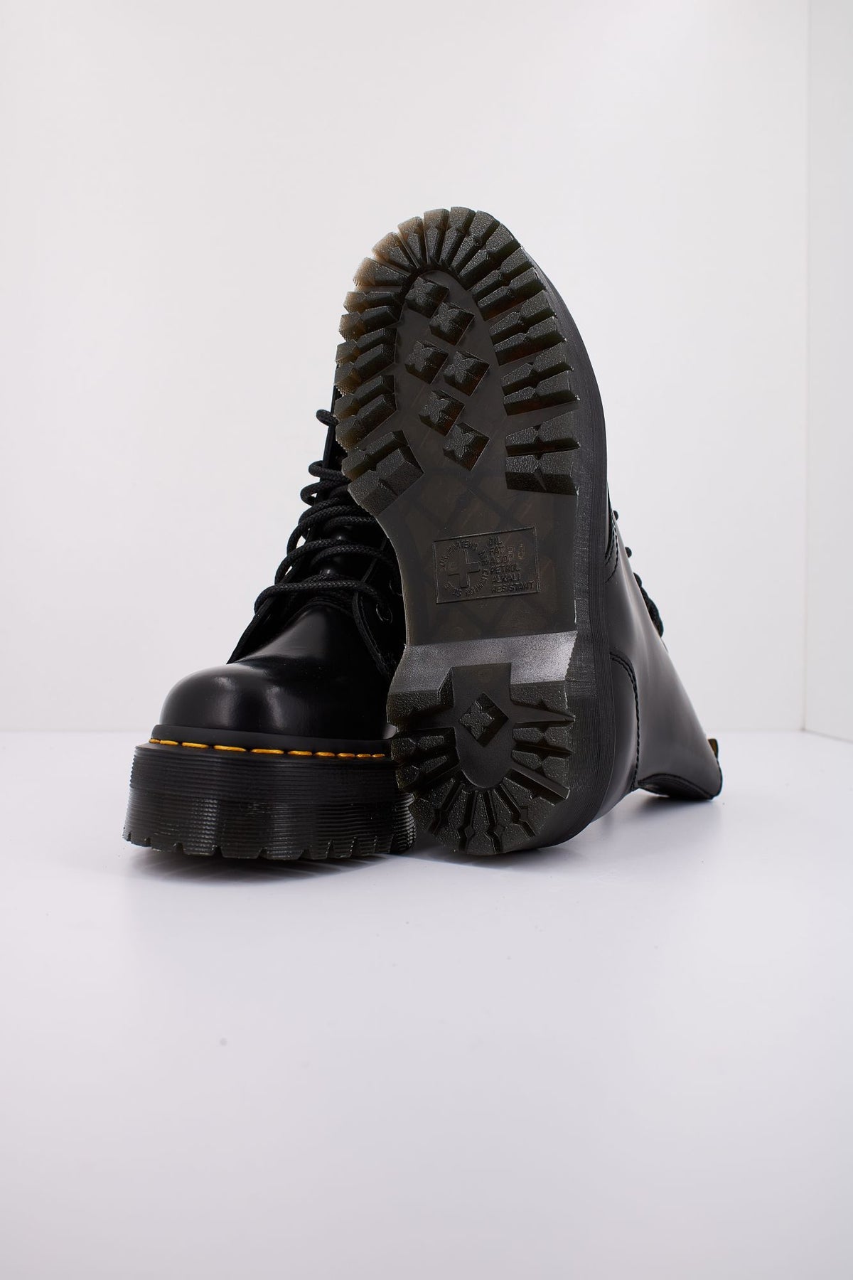 DR. MARTENS JADON 15265001 en color NEGRO (5)