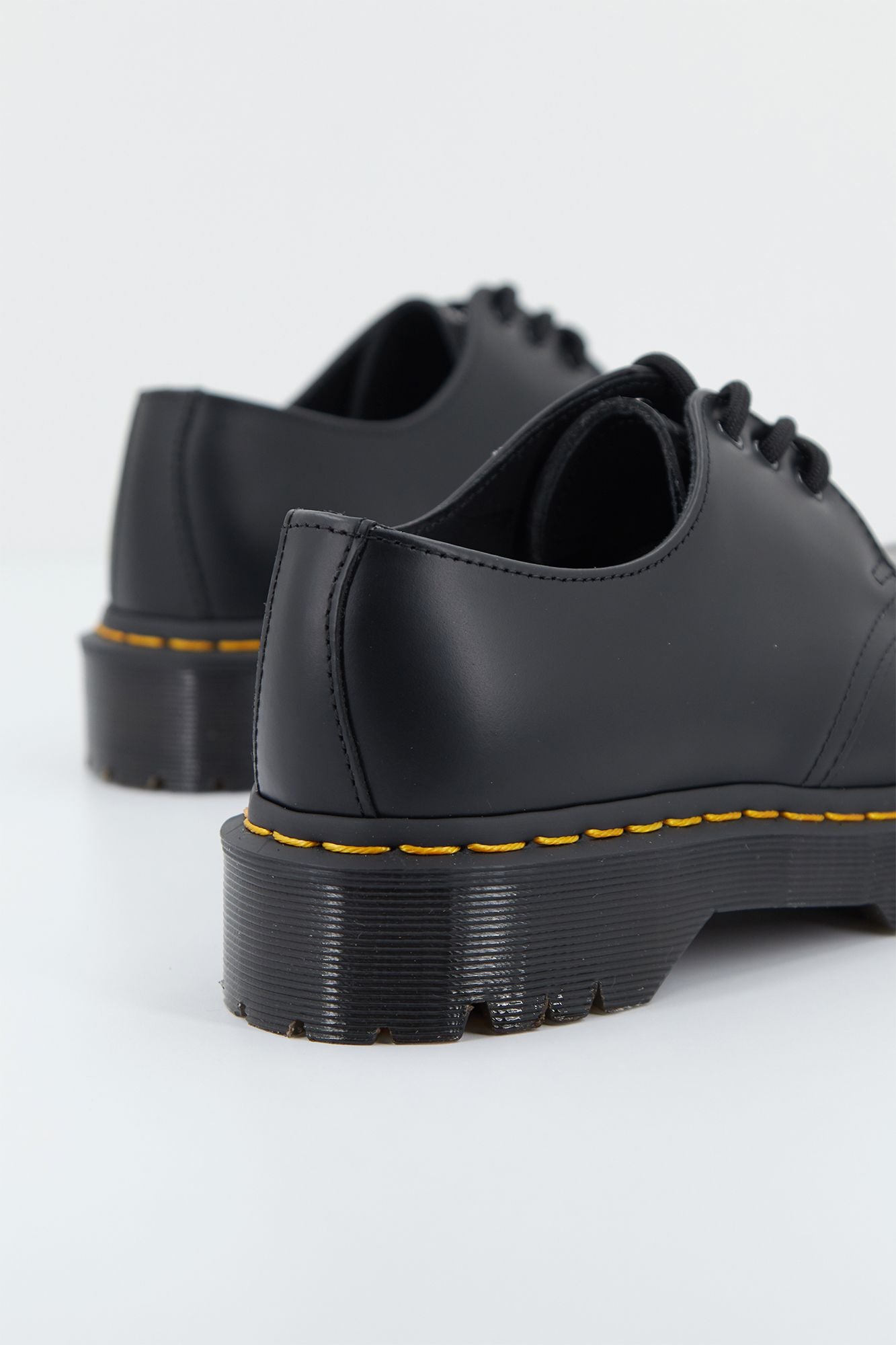 DR. MARTENS 1461 SMOOTH en color NEGRO (4)