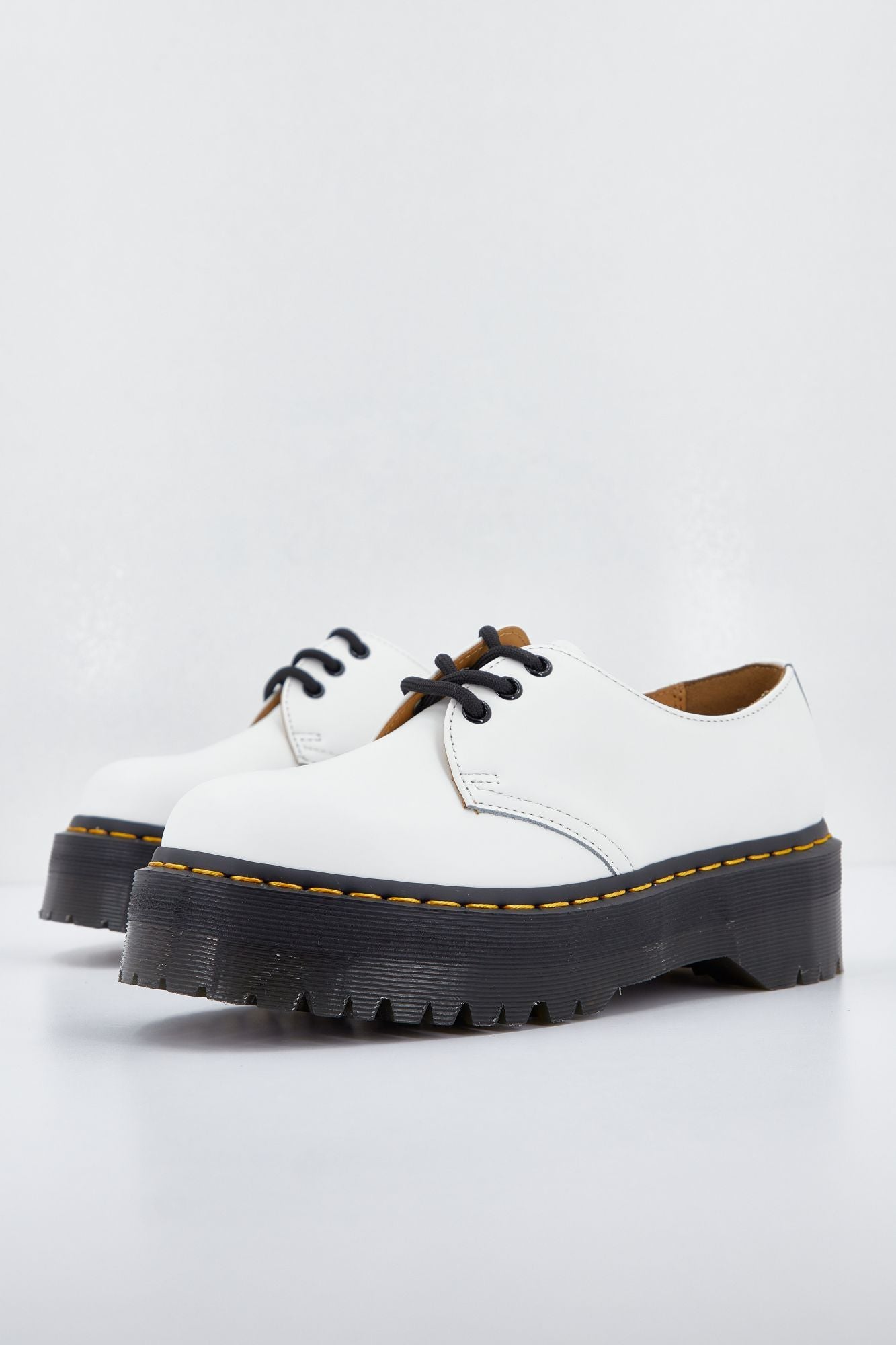 DR. MARTENS QUAD SMOOTH en color BLANCO (1)