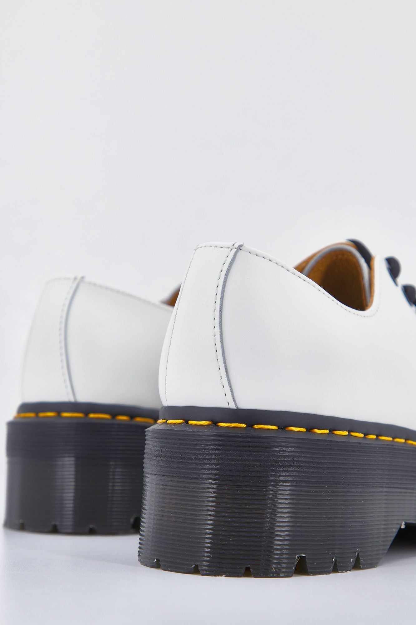 DR. MARTENS QUAD SMOOTH en color BLANCO (3)