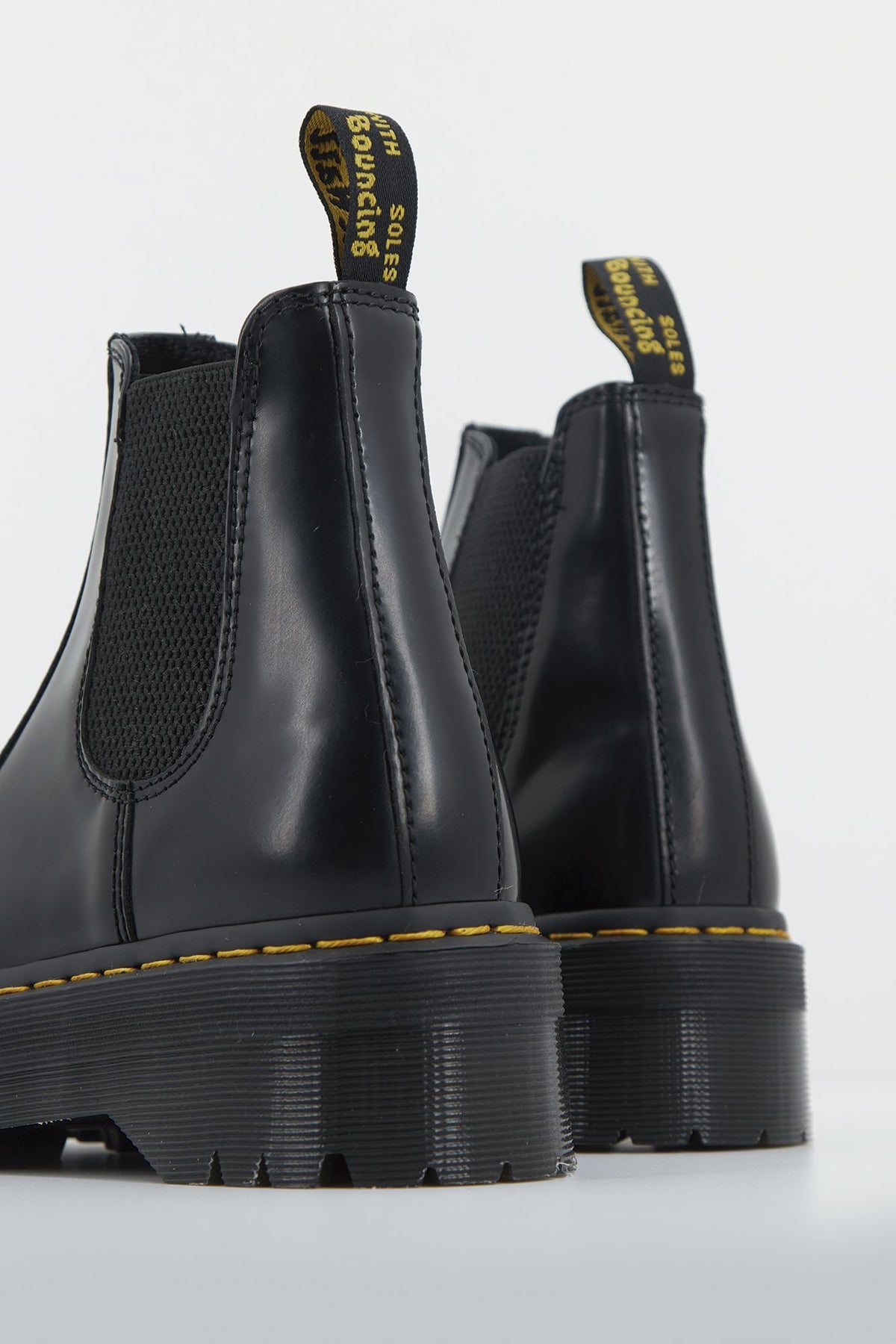 DR. MARTENS PLATAFORMA 2976 QUAD DE PIEL SMOOTH en color NEGRO (3)