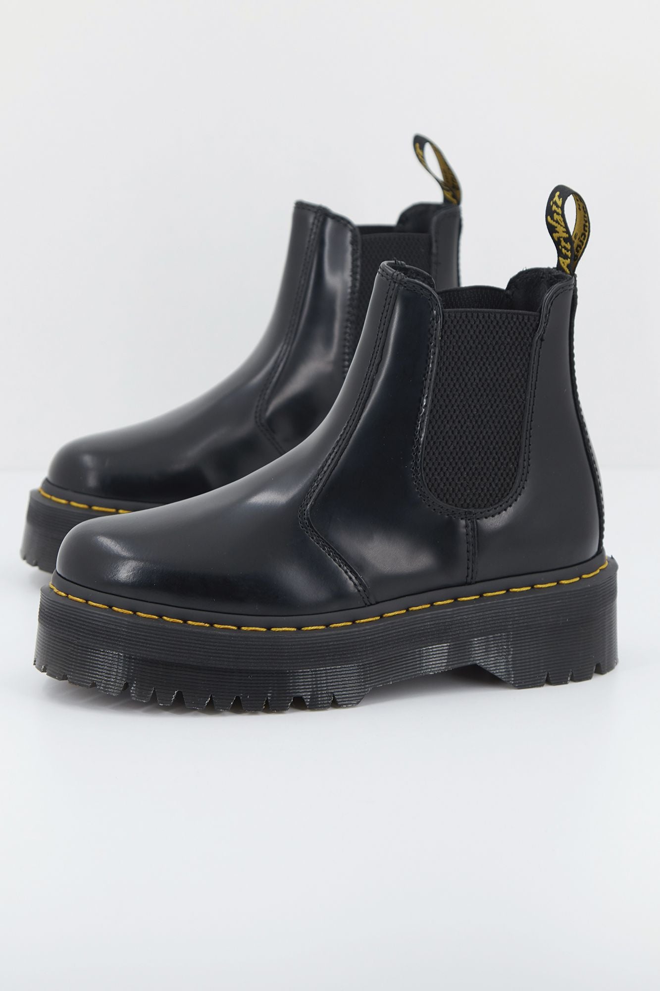 DR. MARTENS PLATAFORMA 2976 QUAD DE PIEL SMOOTH en color NEGRO (5)