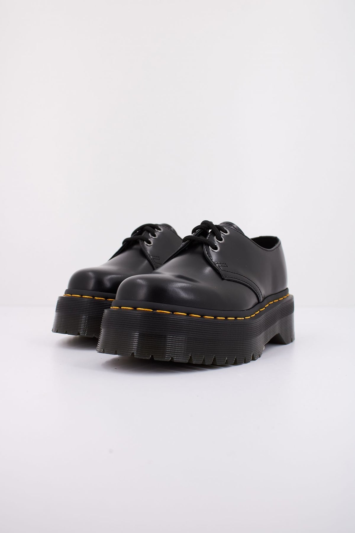 DR. MARTENS PLATAFORMA 1461 QUAD DE PIEL SMOOTH en color NEGRO (2)