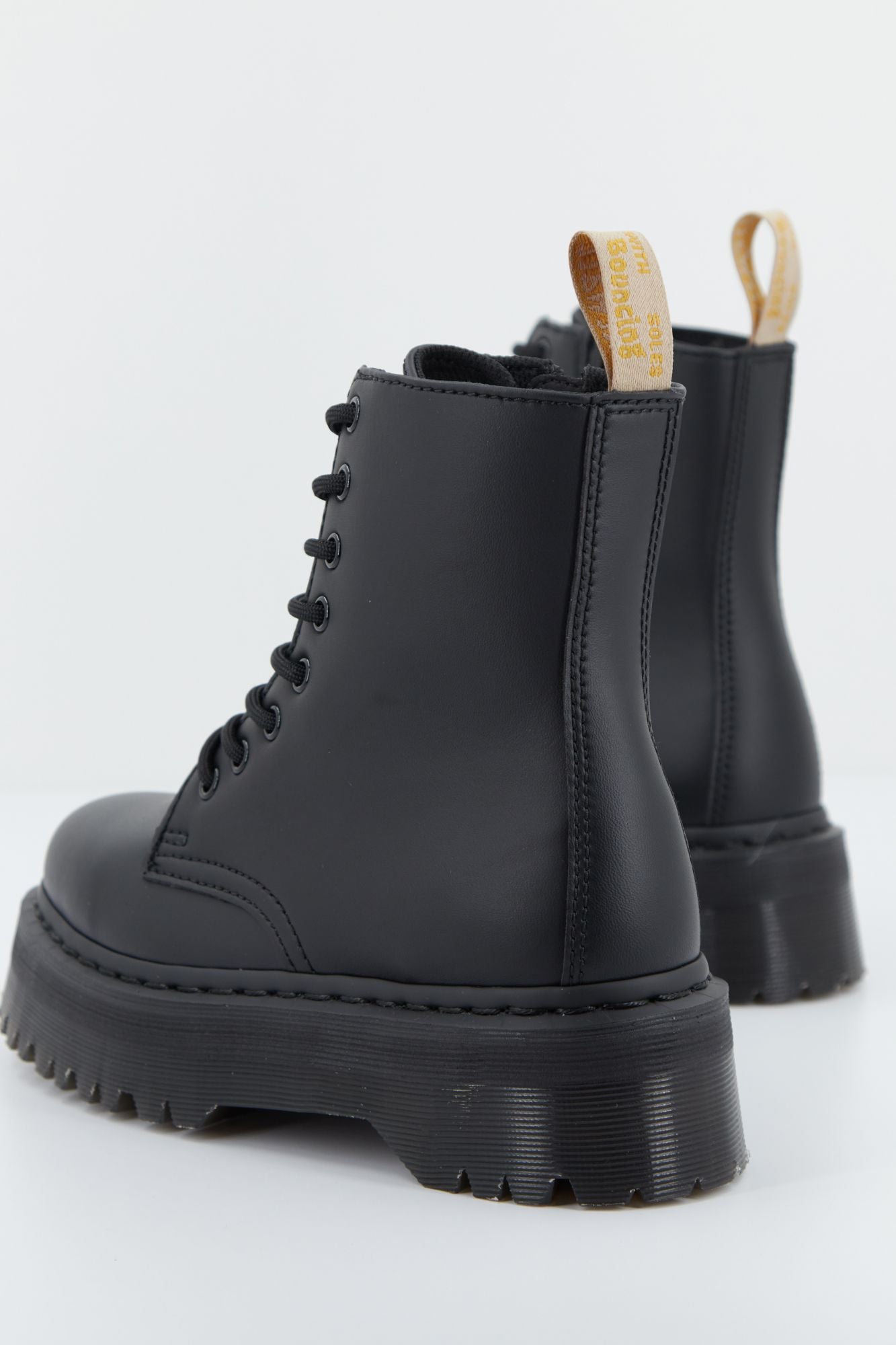 DR. MARTENS JADON MONO VEGAN en color NEGRO (3)