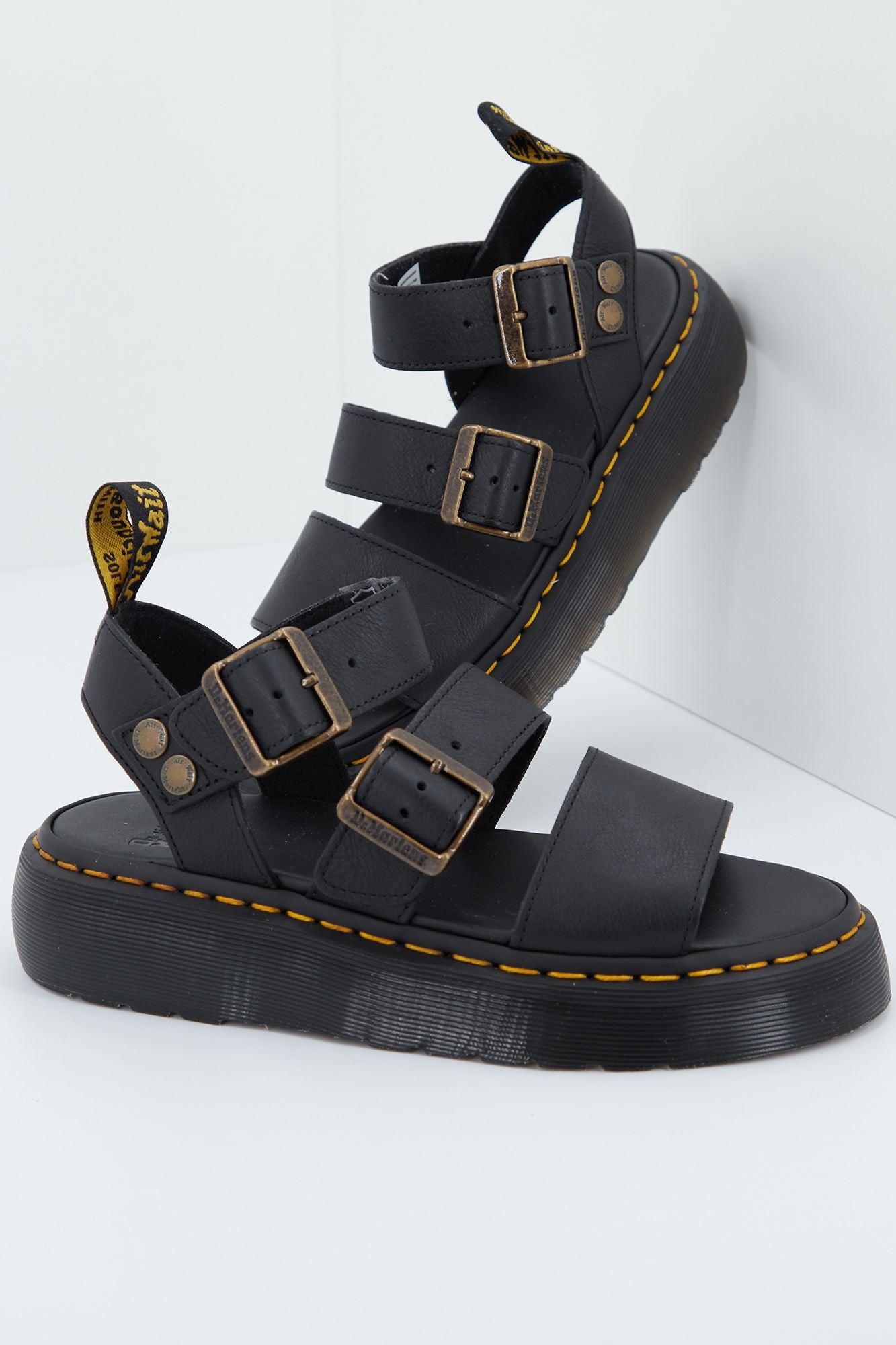 DR. MARTENS GRYPHON QUAD en color NEGRO (3)