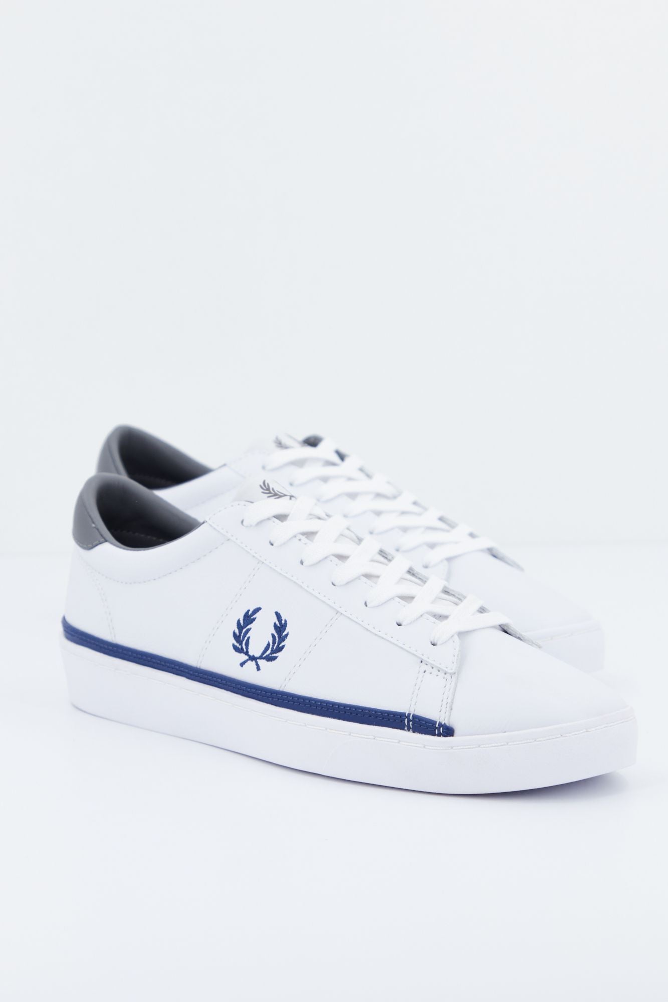FRED PERRY SPENCER LEATHER en color BLANCO (1)