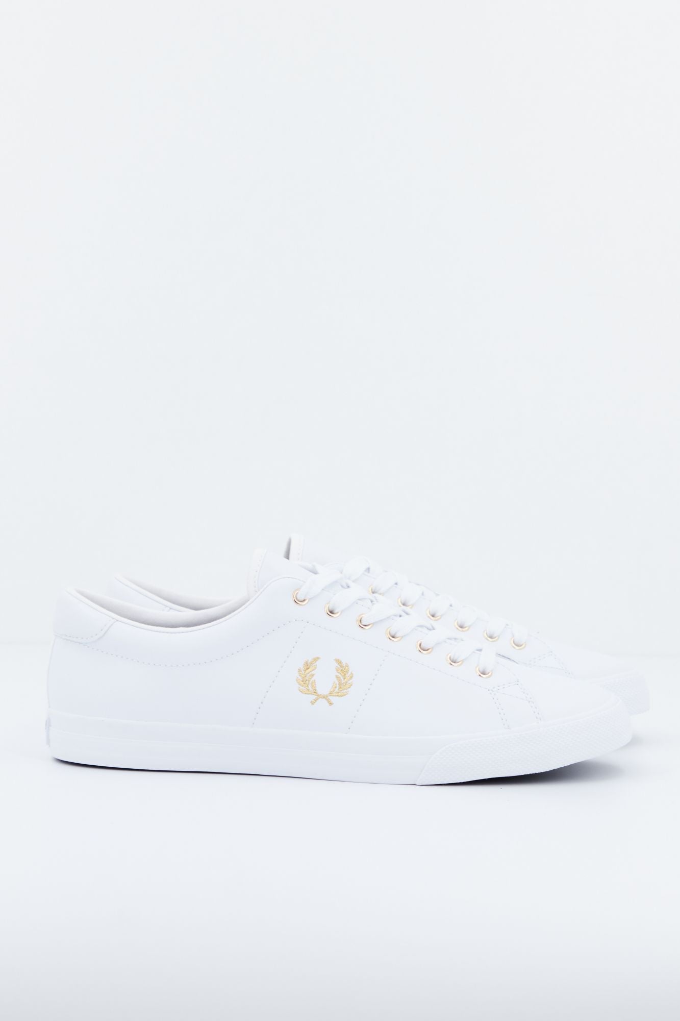 FRED PERRY UNDERSPIN LEATHER en color BLANCO (2)