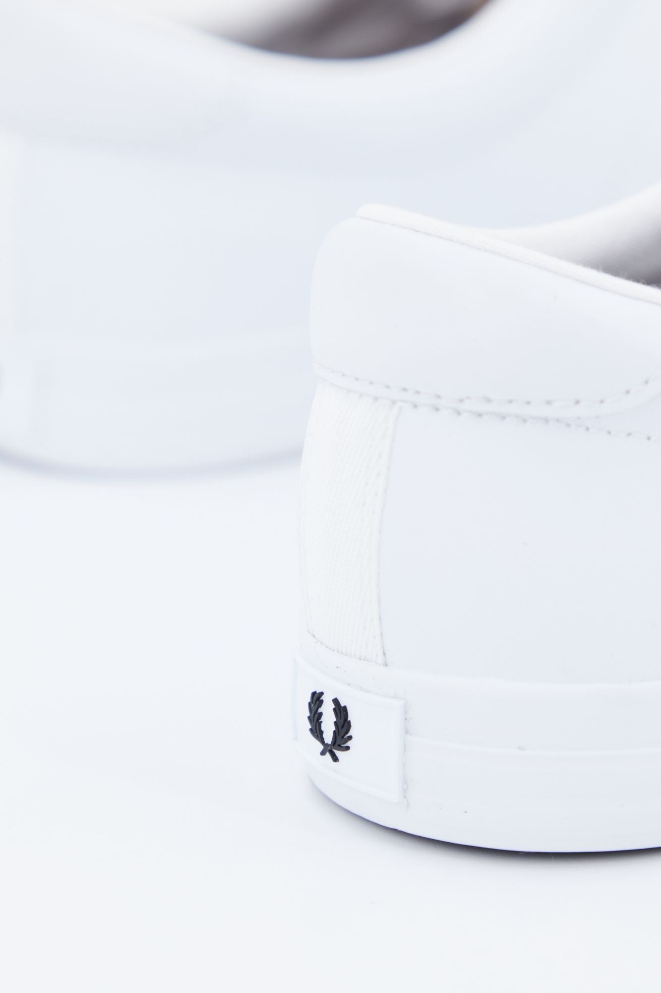 FRED PERRY UNDERSPIN LEATHER en color BLANCO (4)