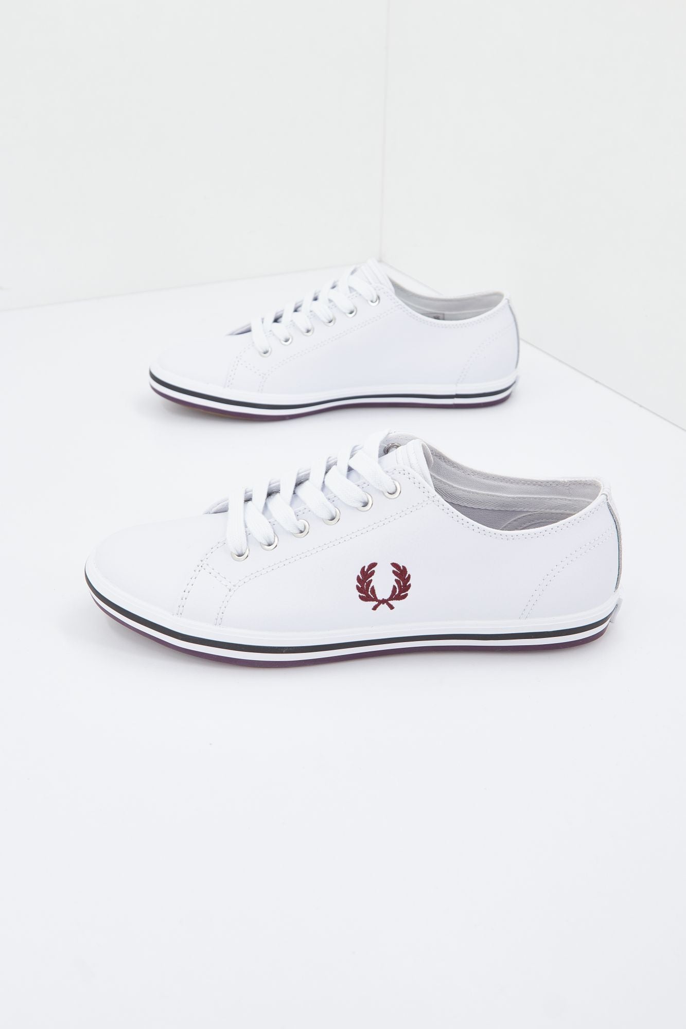 FRED PERRY KINGSTON LEATHER en color BLANCO (1)