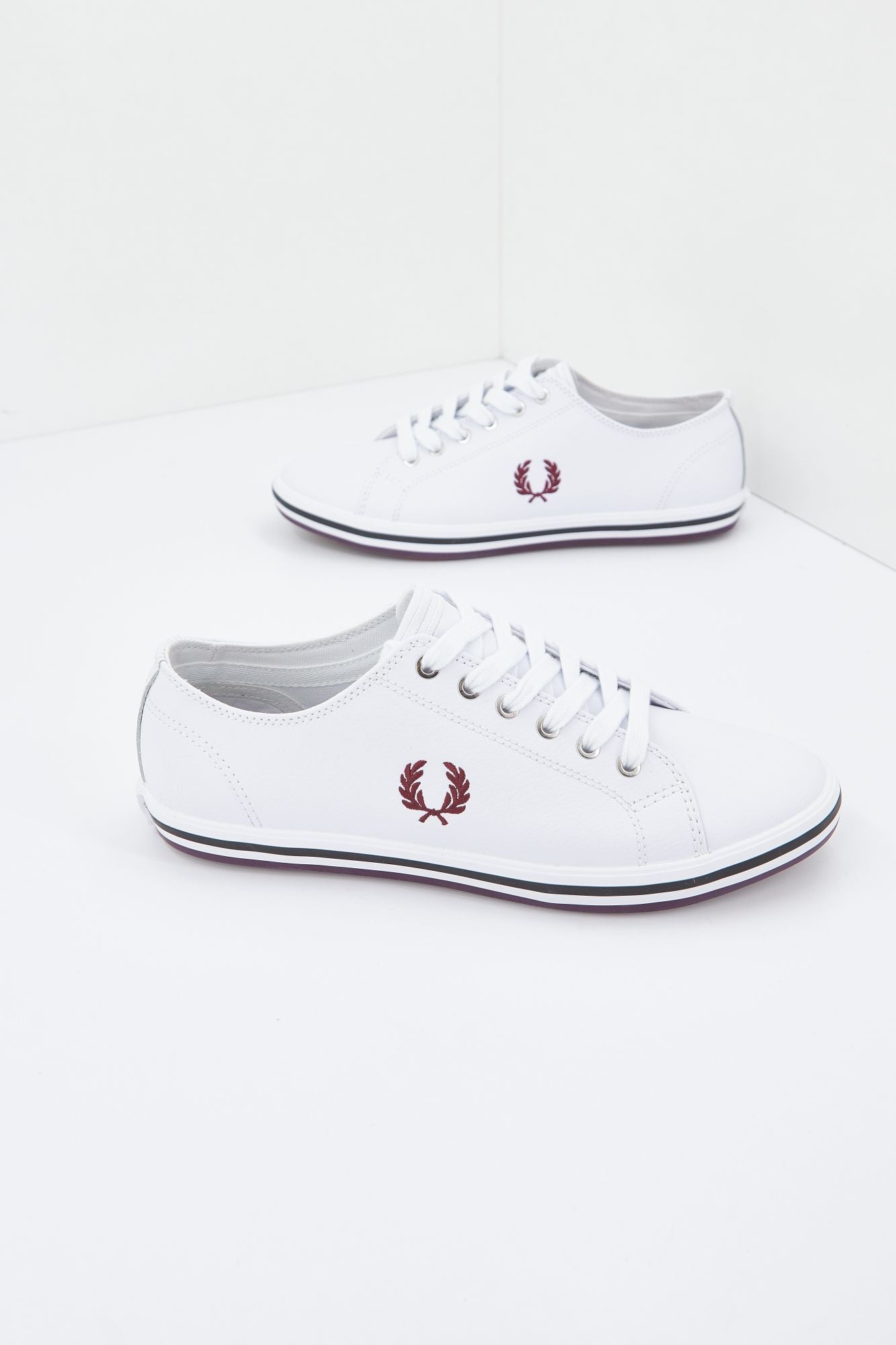 FRED PERRY KINGSTON LEATHER en color BLANCO (2)