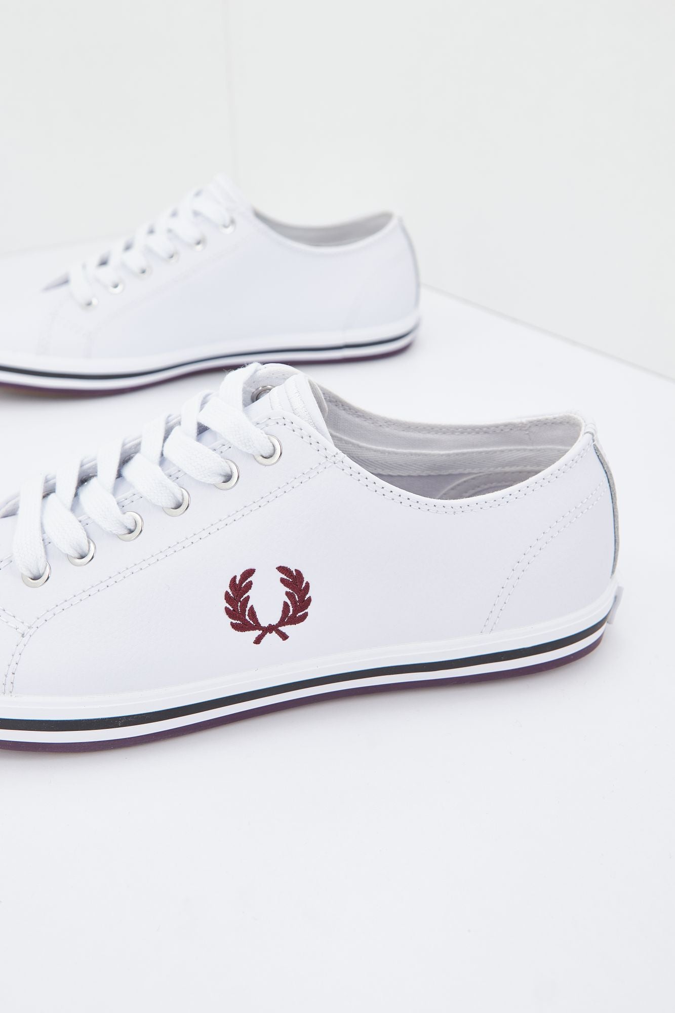 FRED PERRY KINGSTON LEATHER en color BLANCO (4)