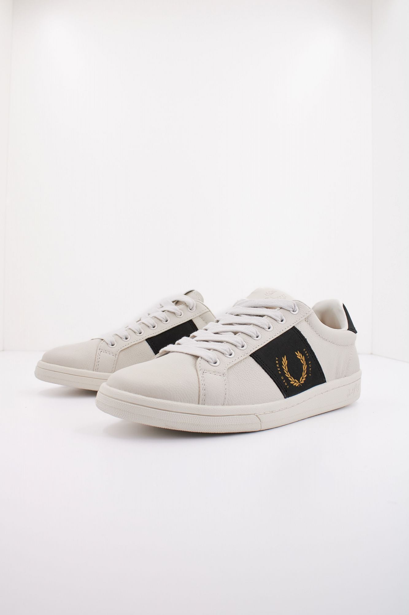 FRED PERRY LEATHER/BRANDED en color BEIS (2)