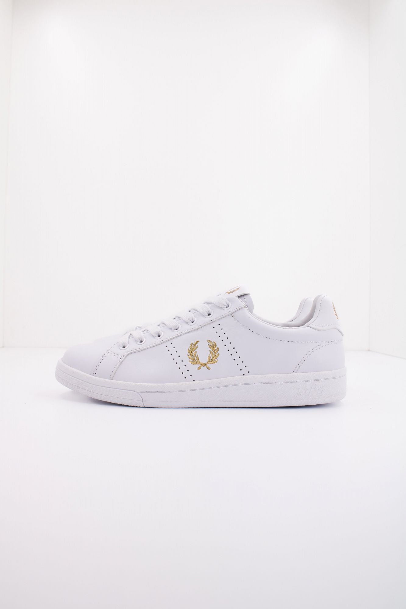 FRED PERRY LEATHER en color BLANCO (1)