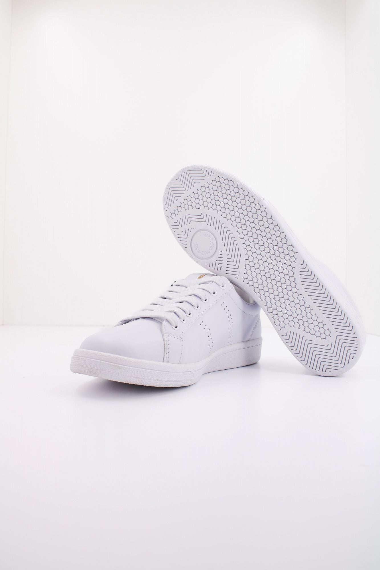 FRED PERRY LEATHER en color BLANCO (4)
