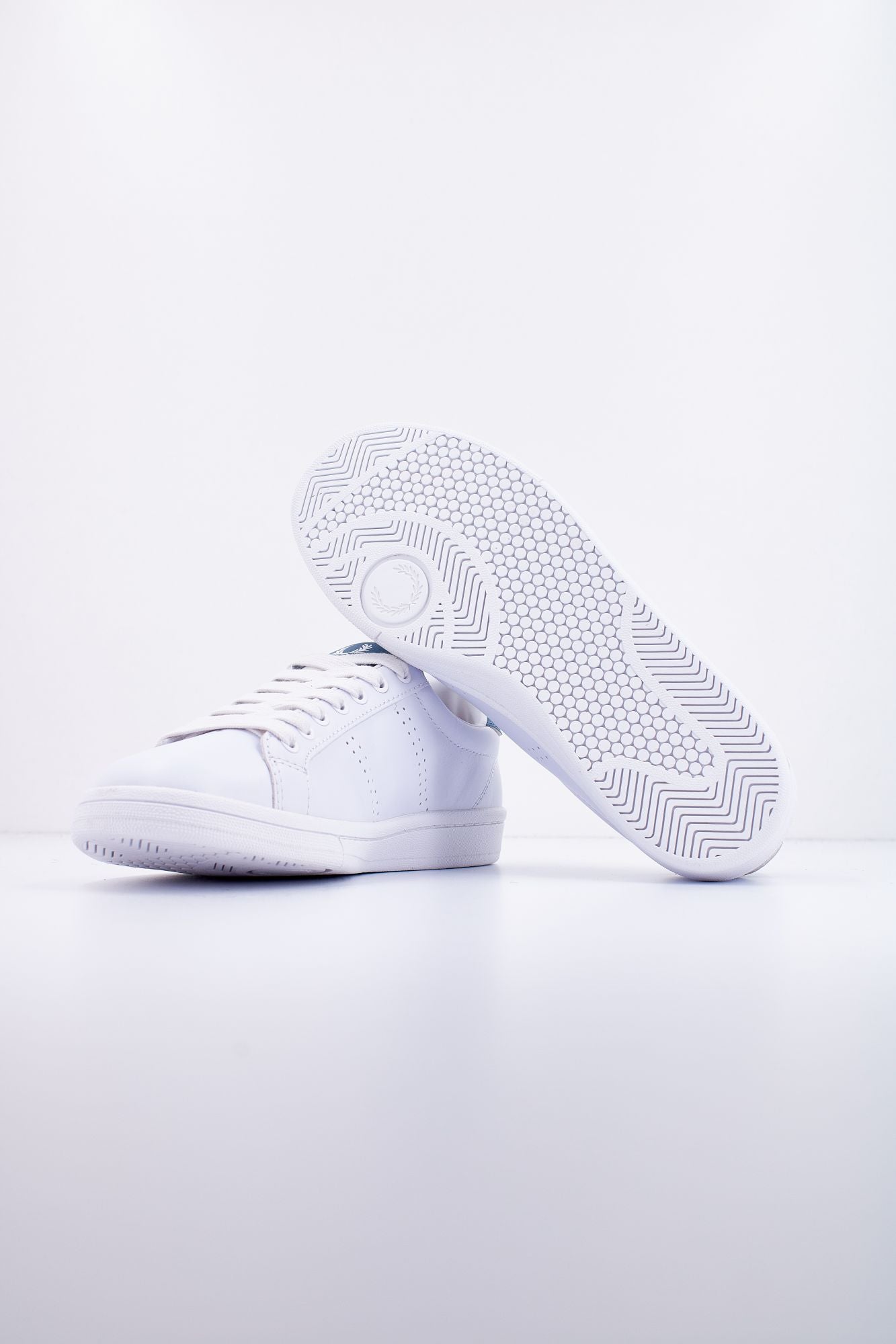 FRED PERRY LEATHER en color BLANCO (4)
