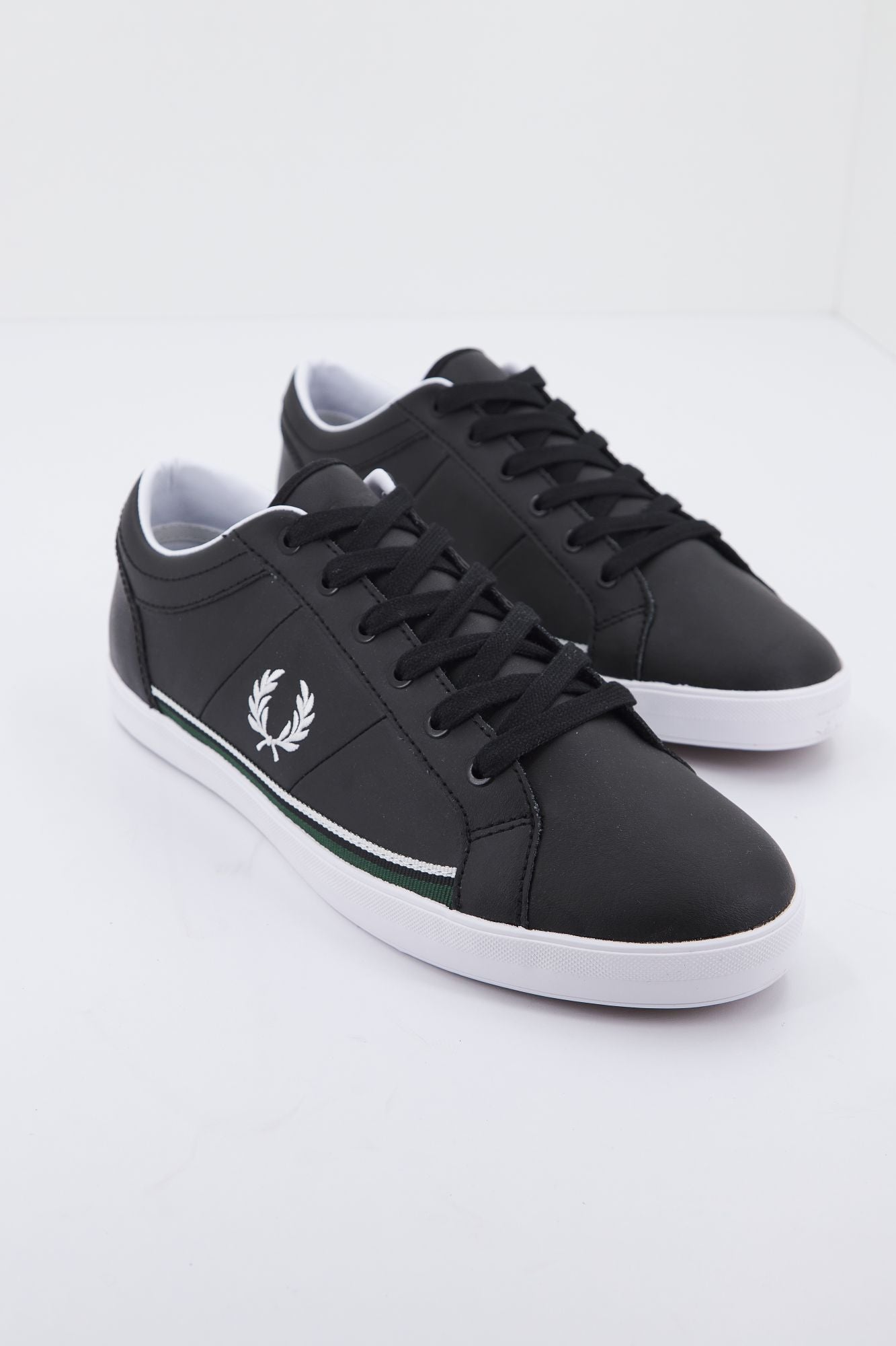 FRED PERRY BASELINE TIPPED en color NEGRO (2)