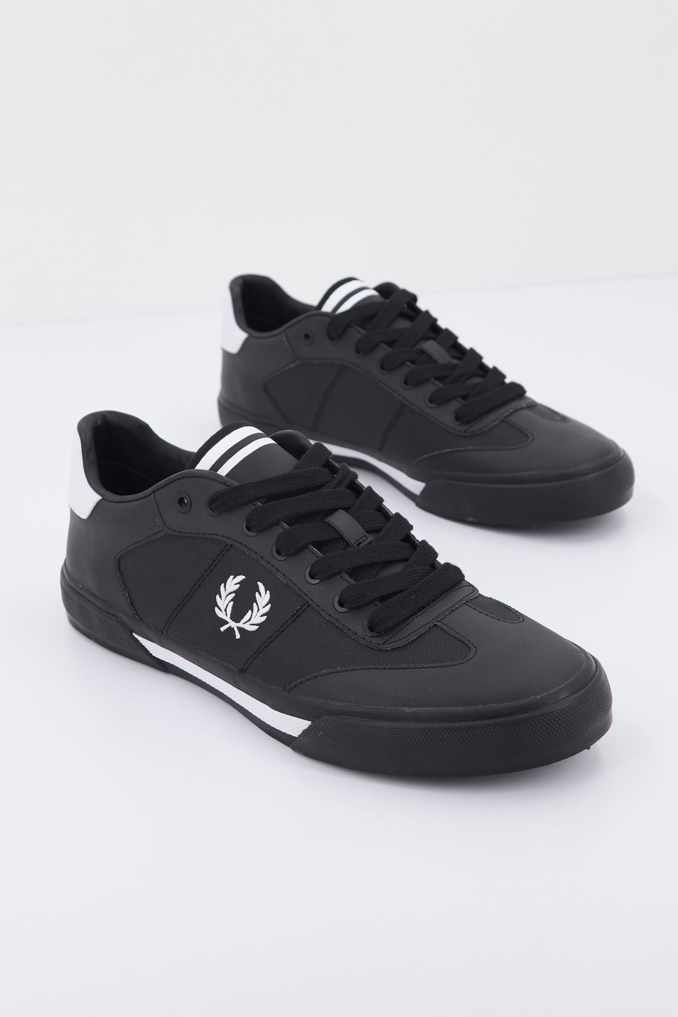 FRED PERRY CLAY PIQUE en color NEGRO (1)