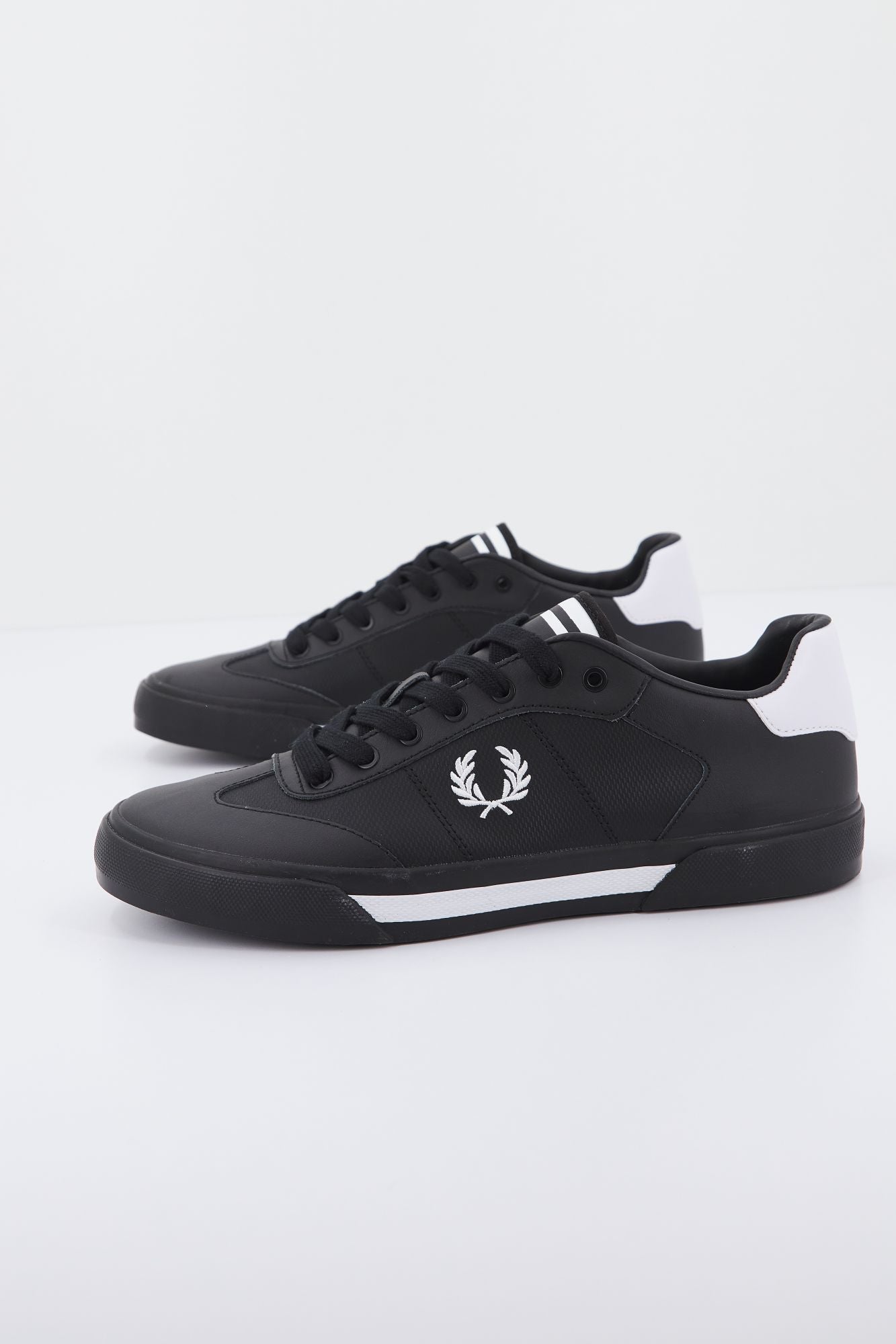 FRED PERRY CLAY PIQUE en color NEGRO (2)