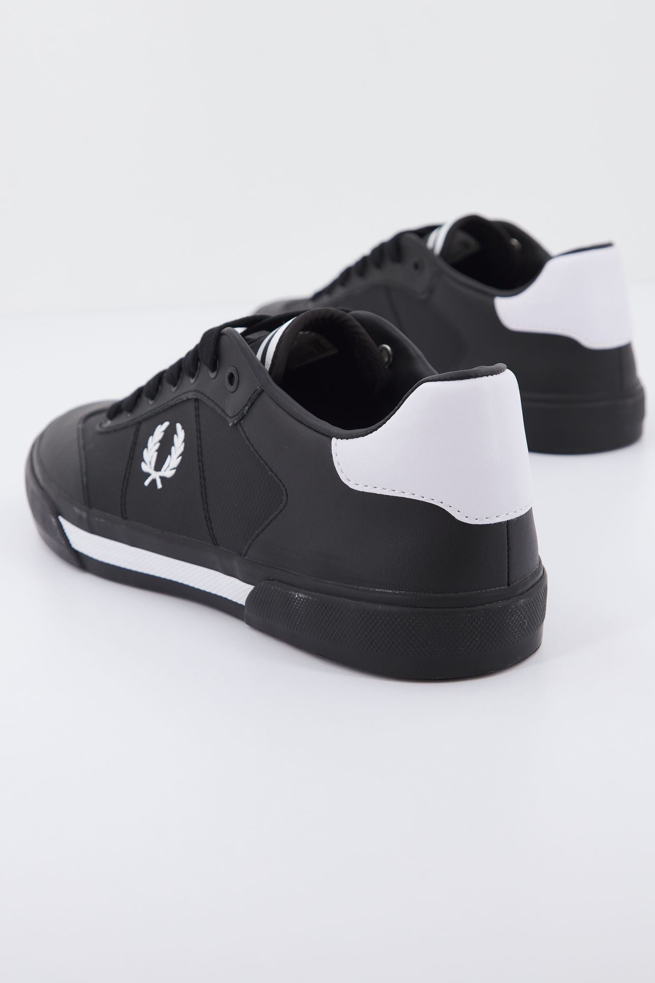 FRED PERRY CLAY PIQUE en color NEGRO (3)