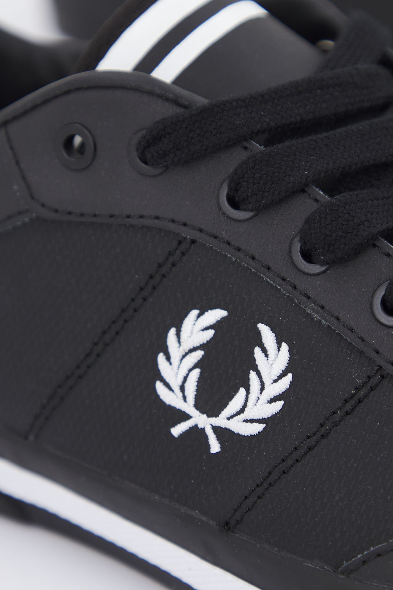 FRED PERRY CLAY PIQUE en color NEGRO (4)