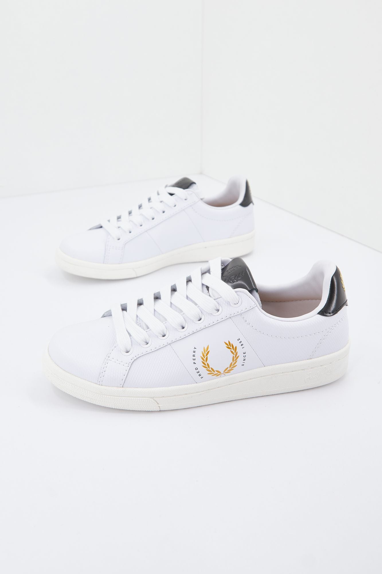 FRED PERRY B721 PIQUE en color BLANCO (1)