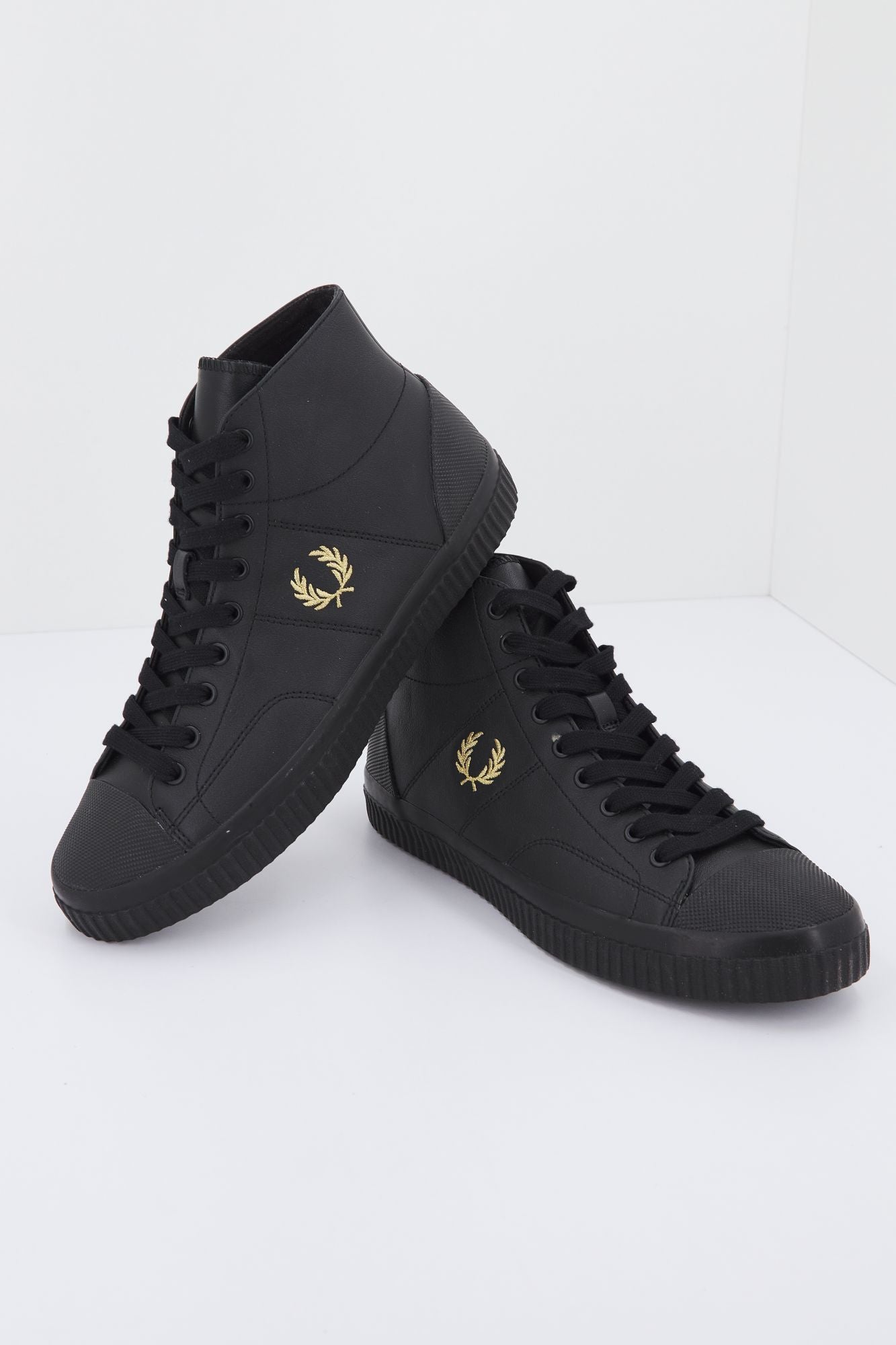 FRED PERRY HUGHES en color NEGRO (1)