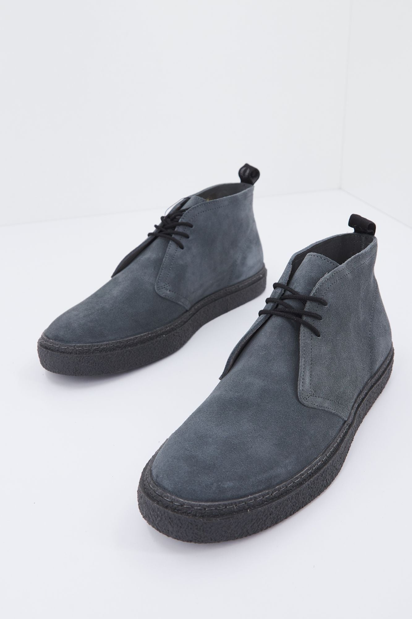 FRED PERRY HAWLEY SUEDE en color GRIS (2)