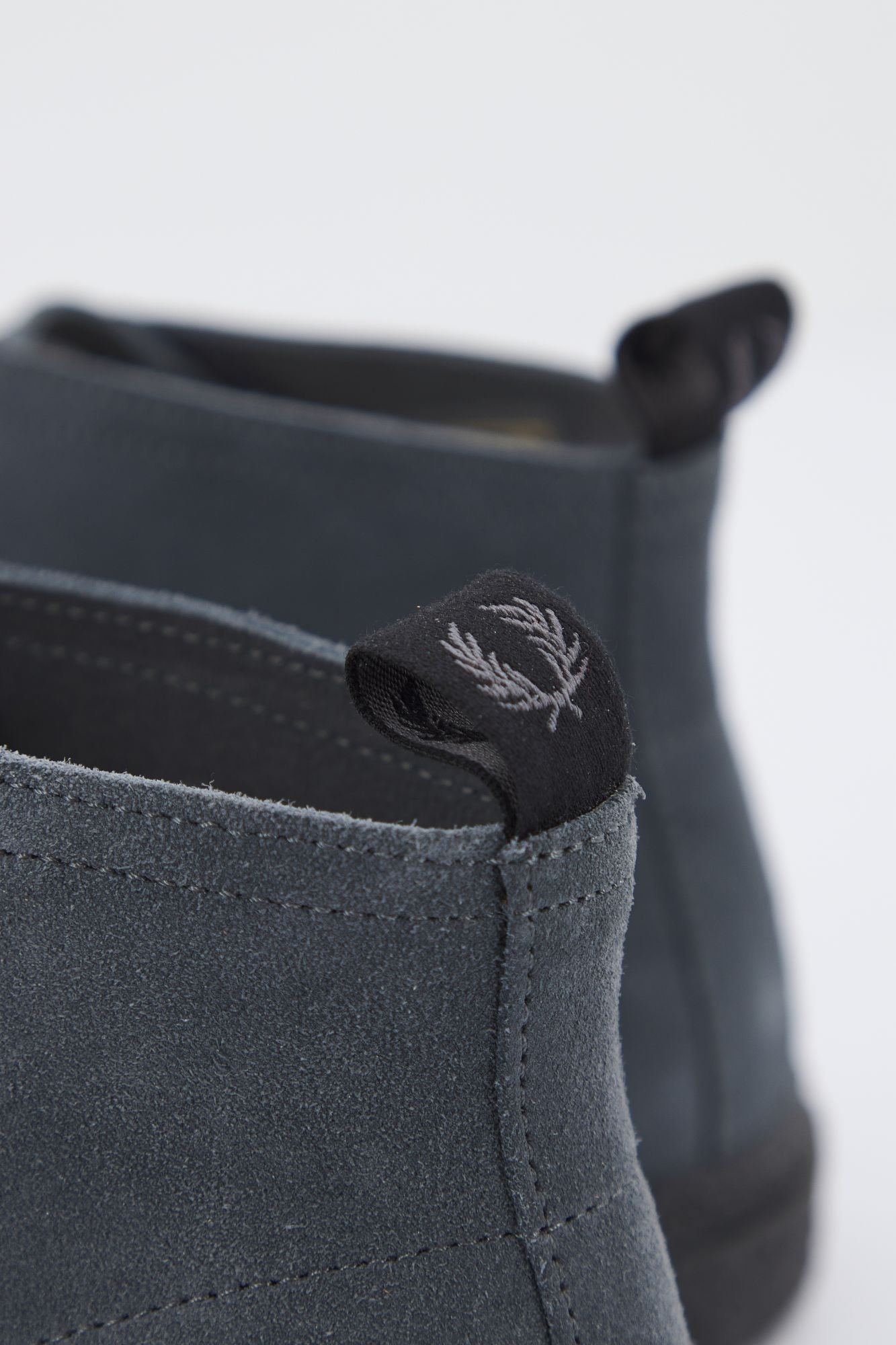 FRED PERRY HAWLEY SUEDE en color GRIS (4)