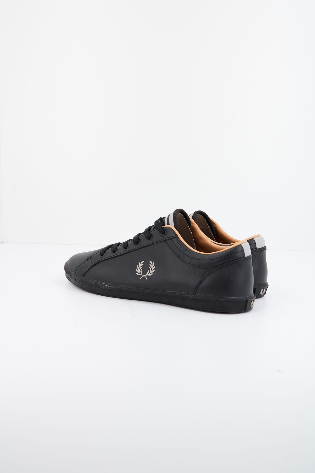 FRED PERRY BASELINE LEATHER en color NEGRO (3)