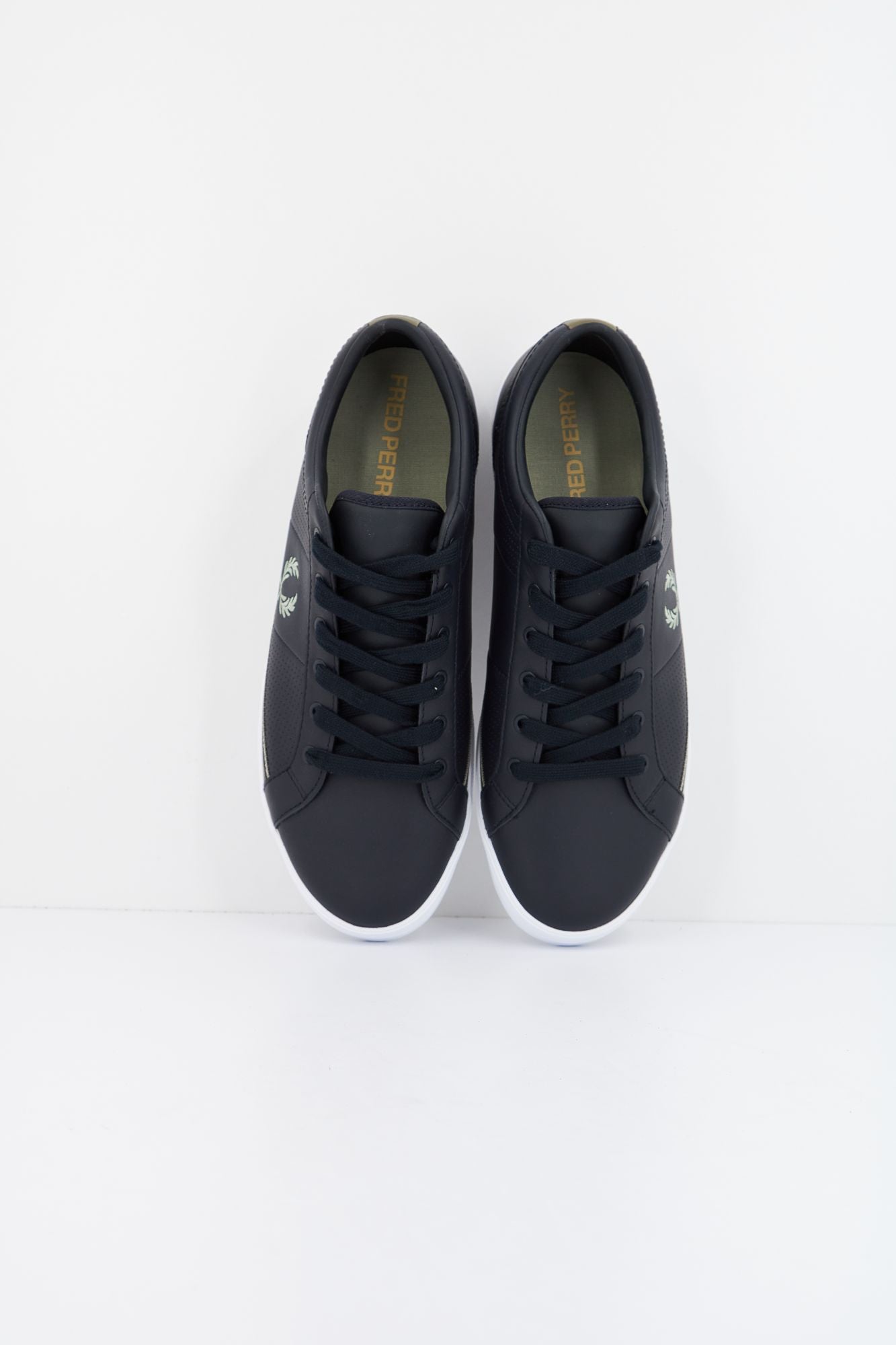 FRED PERRY BASELINE PERF LEATH en color AZUL (2)