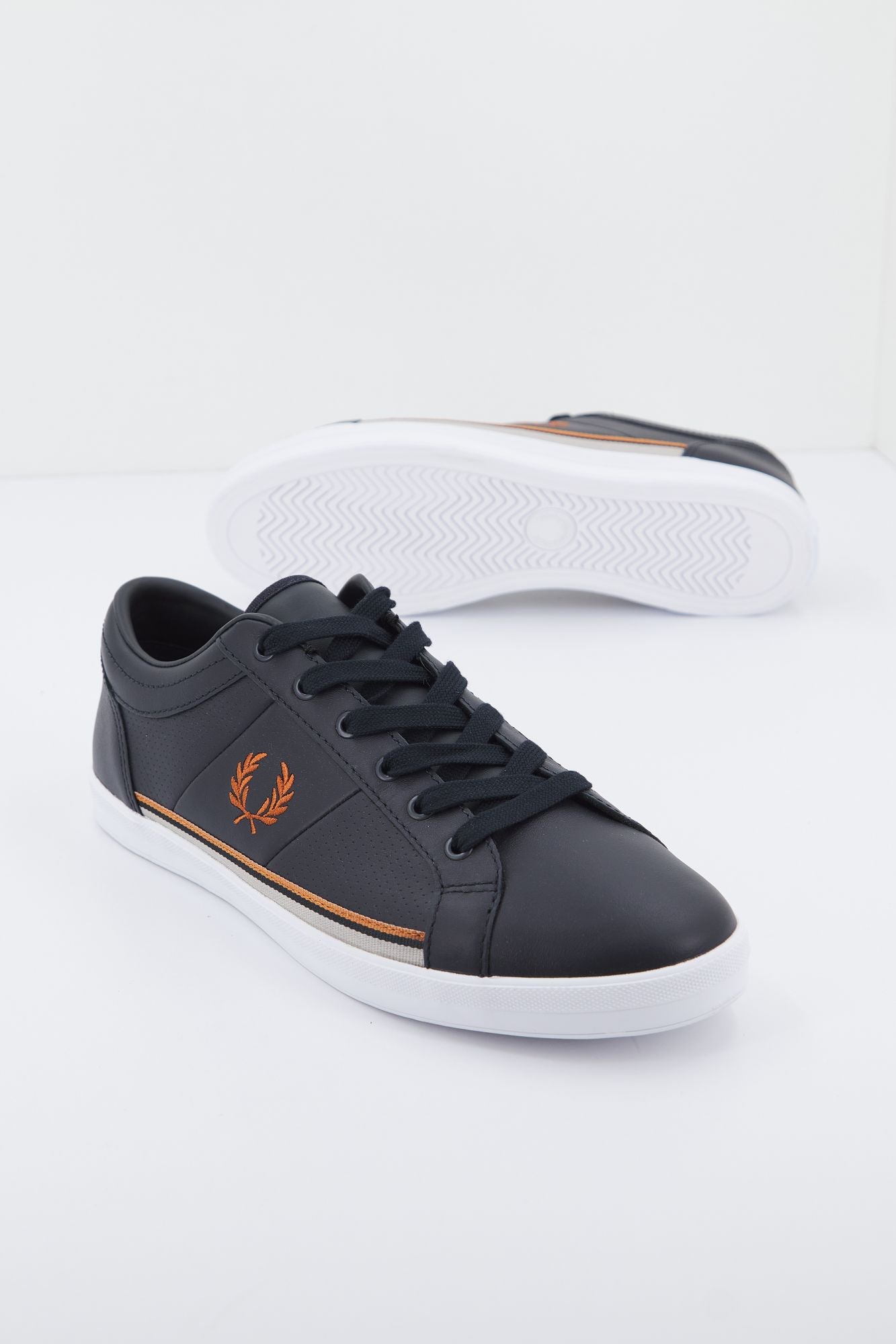 FRED PERRY BASELINE PERF LEATH en color AZUL (1)